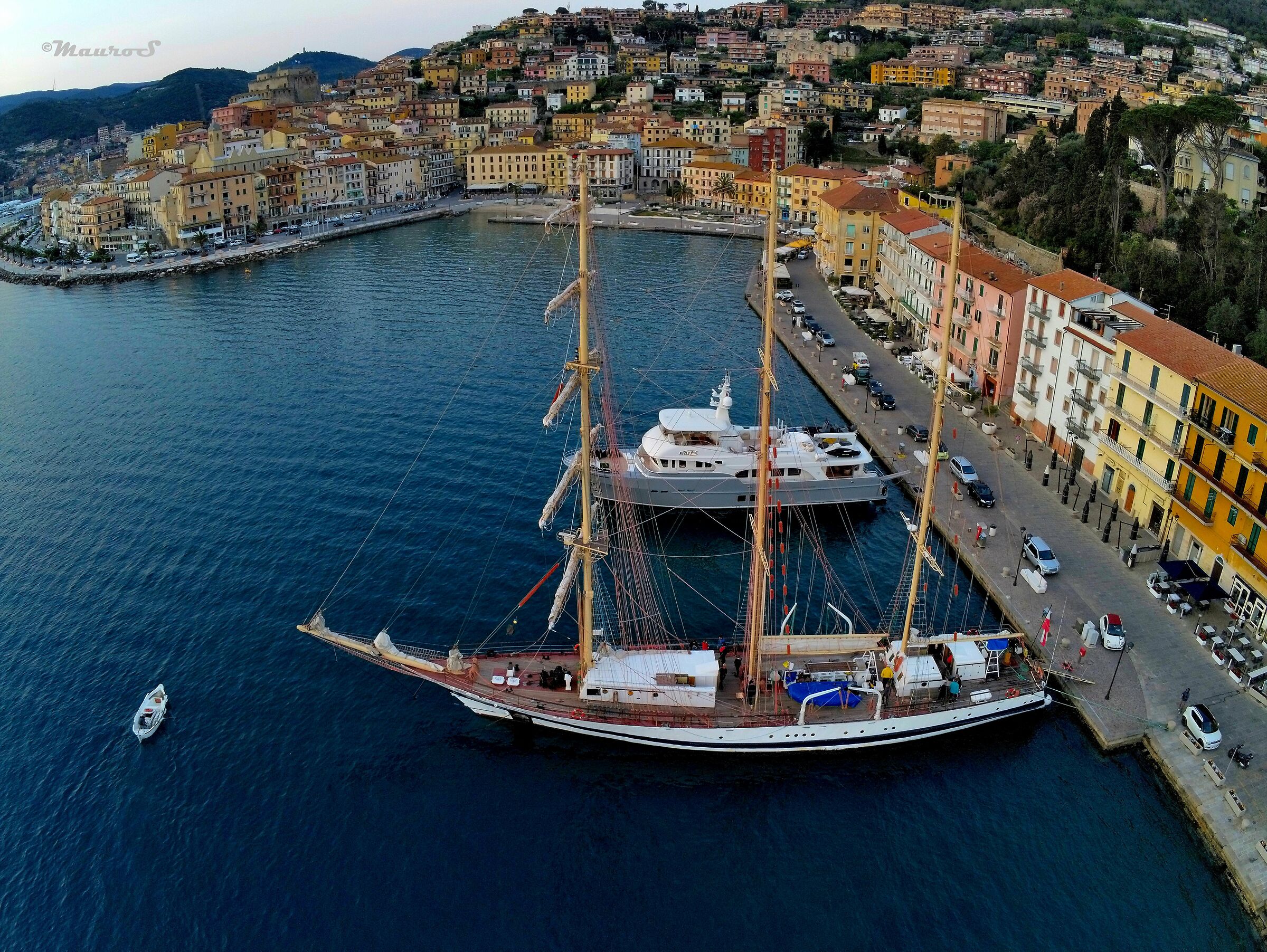 Porto Santo Stefano con drone