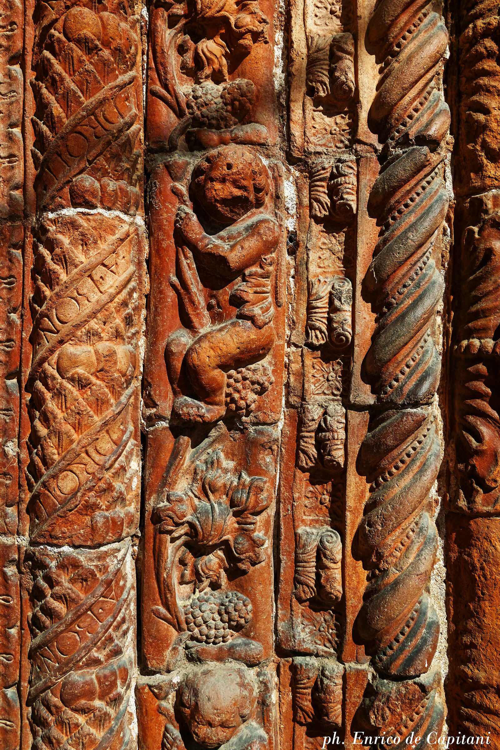 Particolare del portale di S. Maria Bressanoro