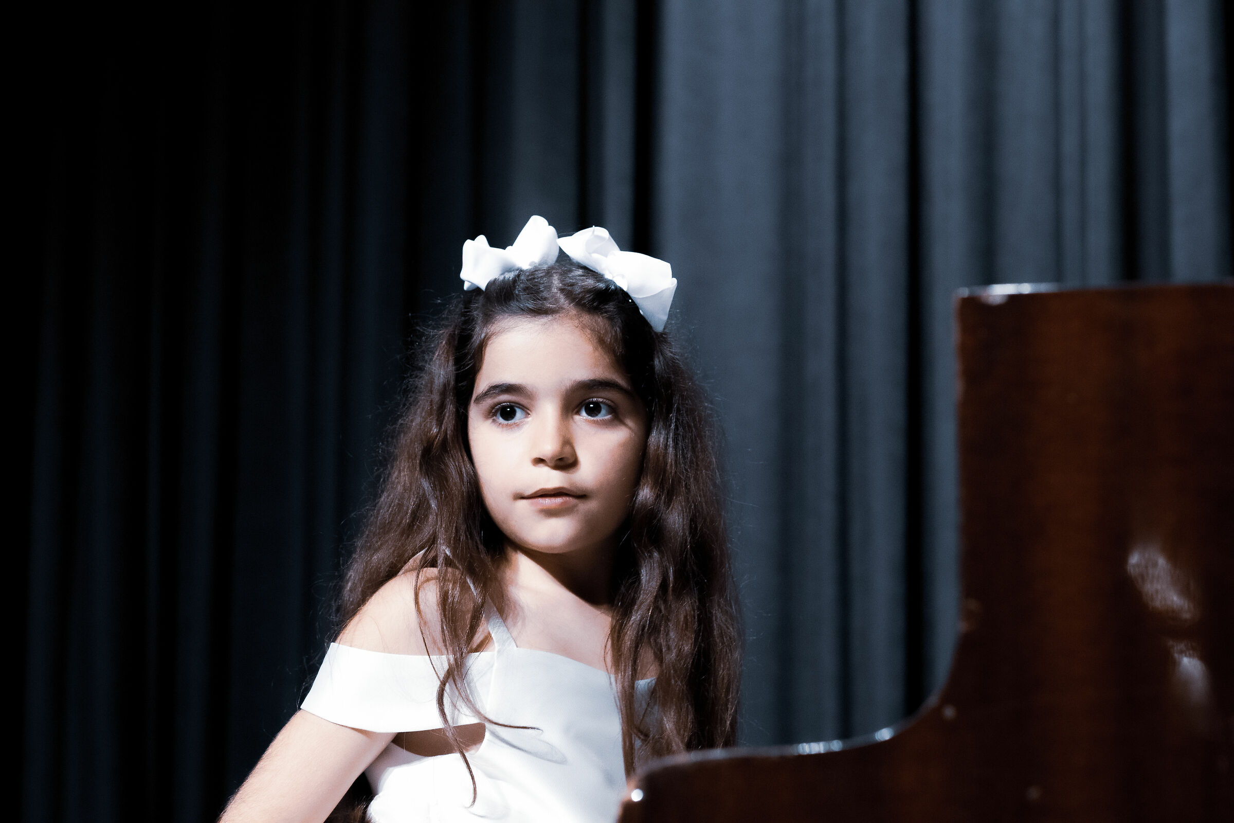 Giovane pianista dopo il plano