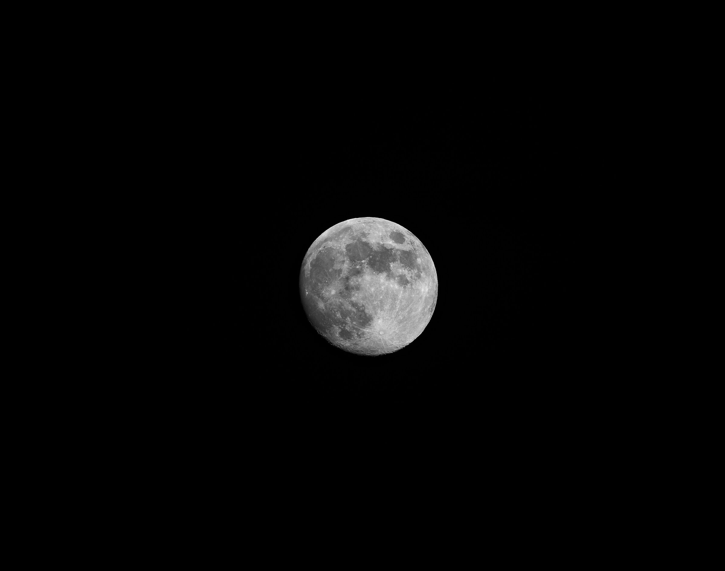 Luna con il Leica Elmarit 200mm f/2.8 + 1.4x - G9