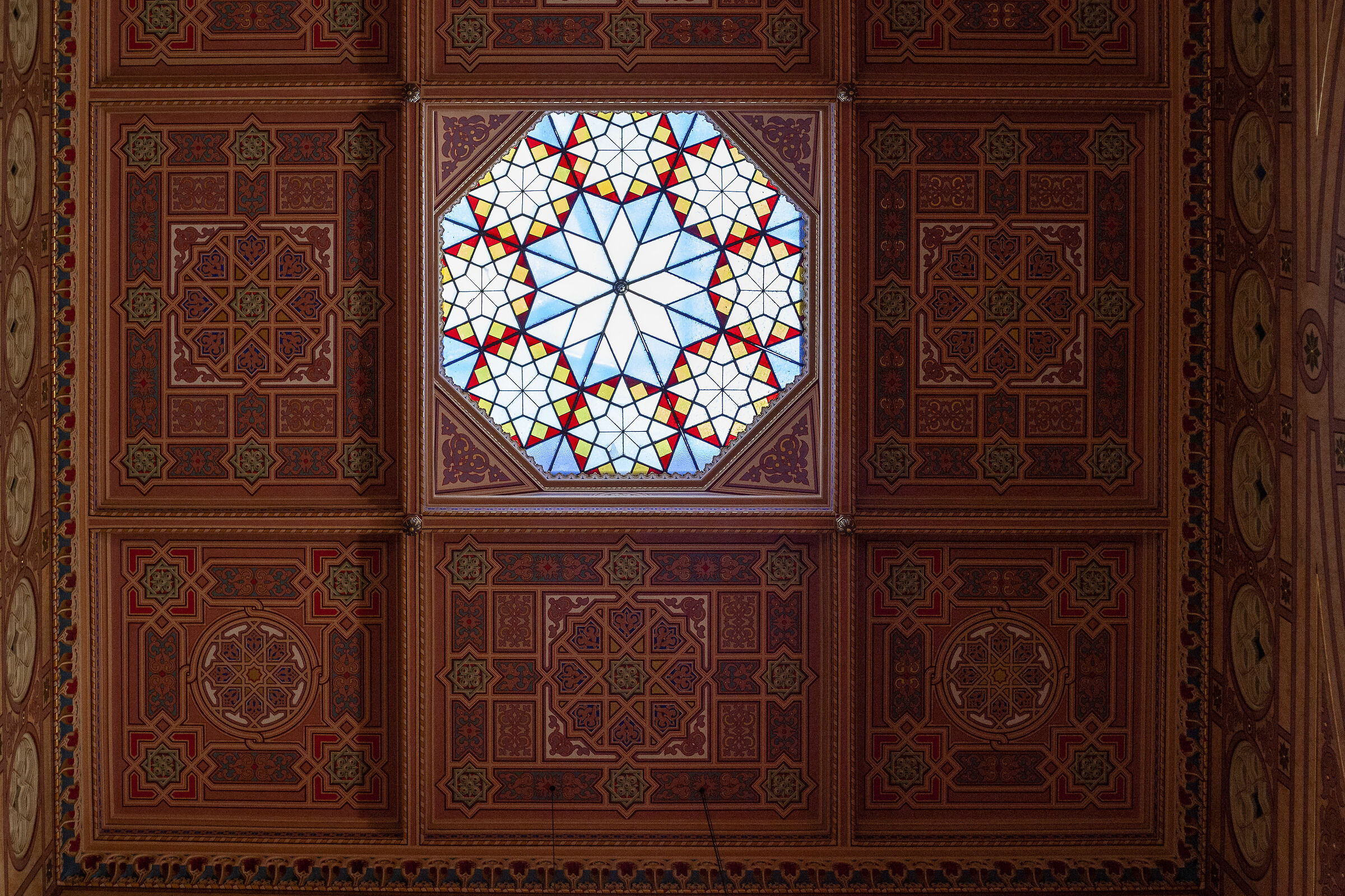 Budapest synagogue ceiling