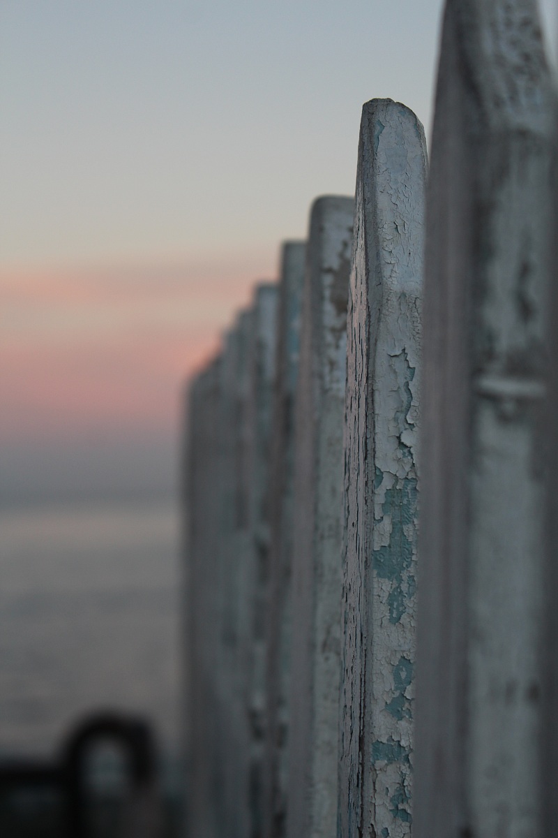 Staccionata sul mare