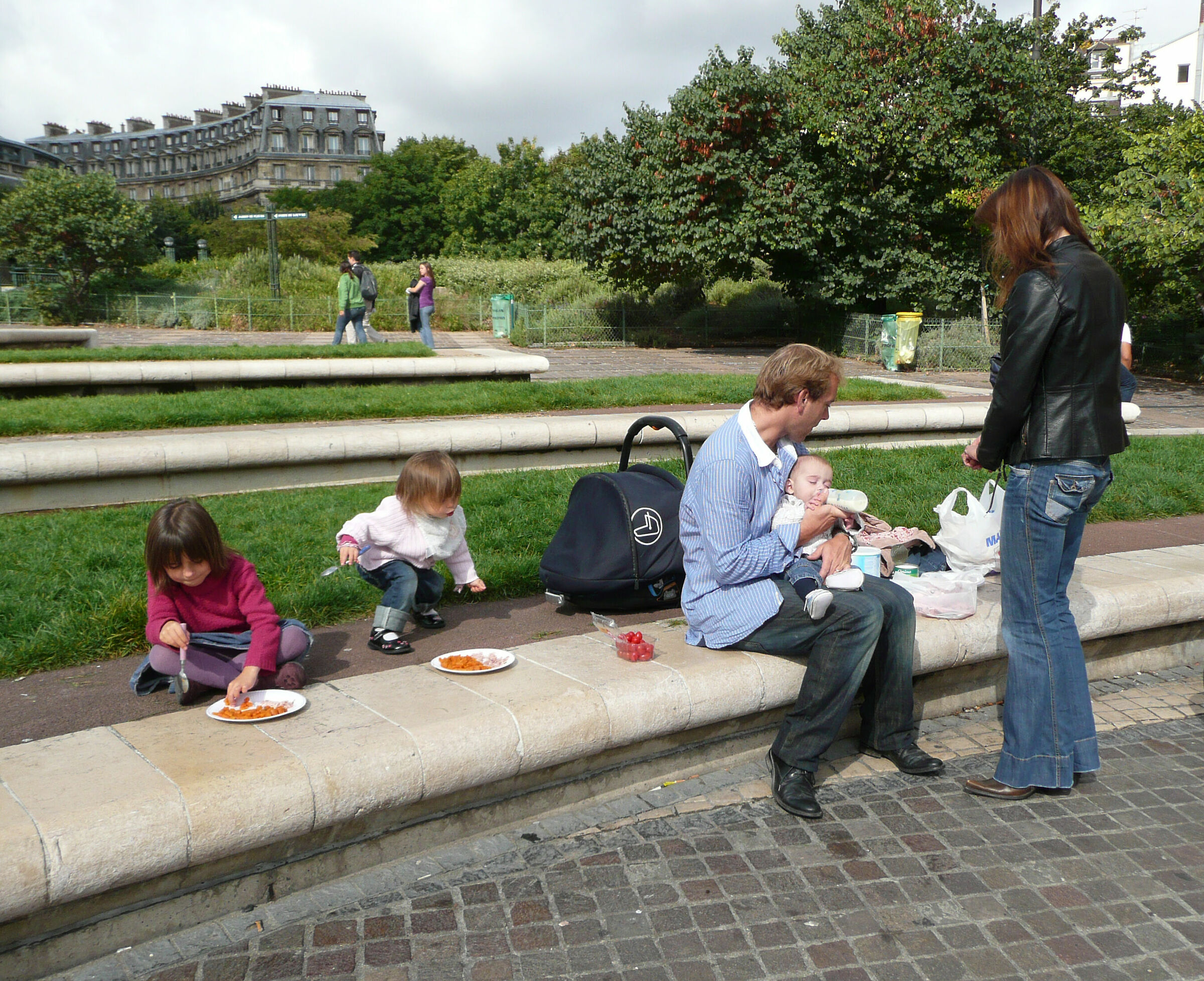 pranzo di famiglia all'aperto