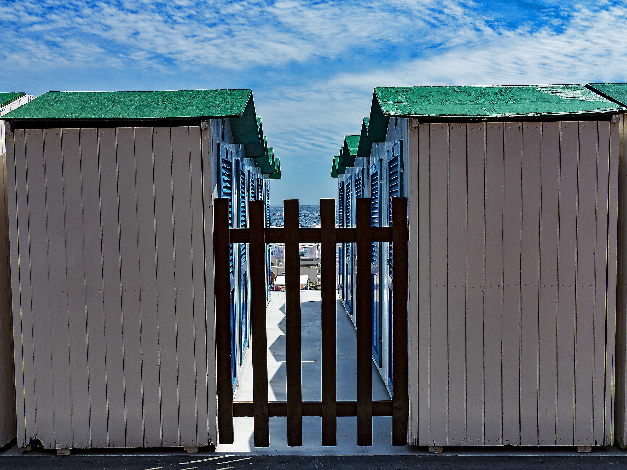 Blue The afternoon is too blue