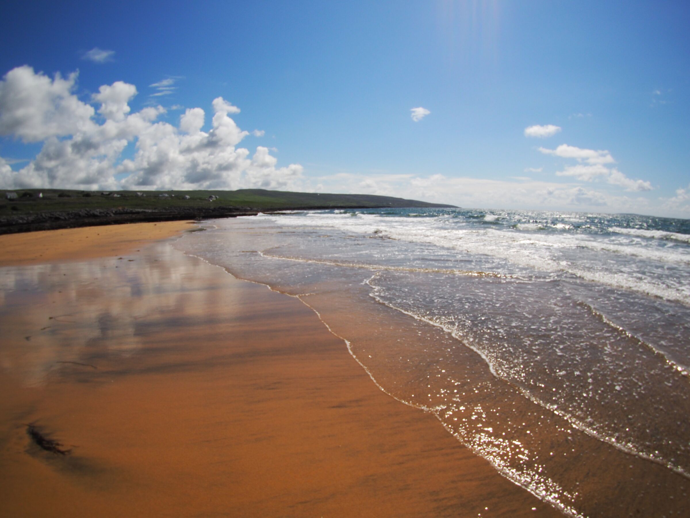 Il cielo d'Irlanda è un oceano di nuvole e luce [...