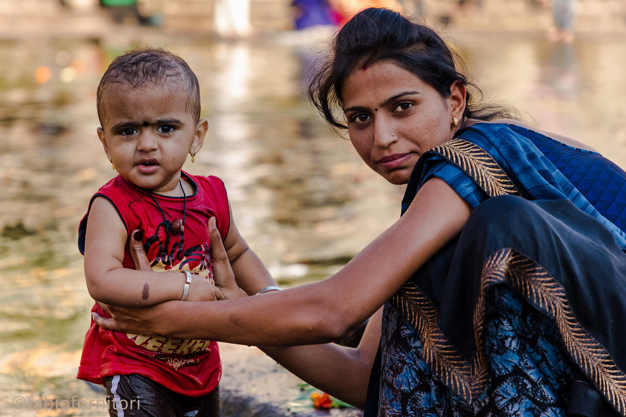 Nashik , Donna con bambino, India 2018