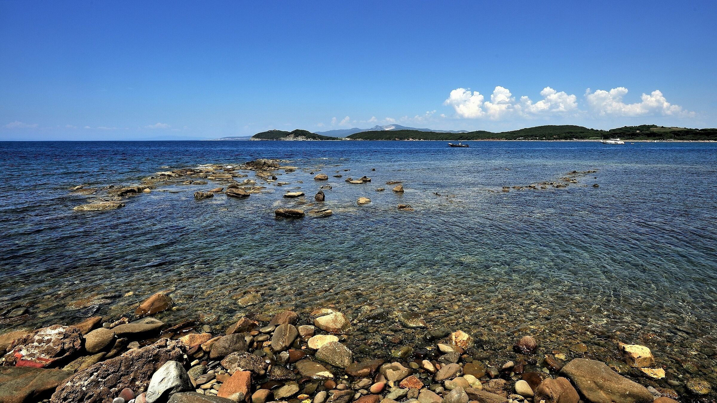 On the threshold of the sea