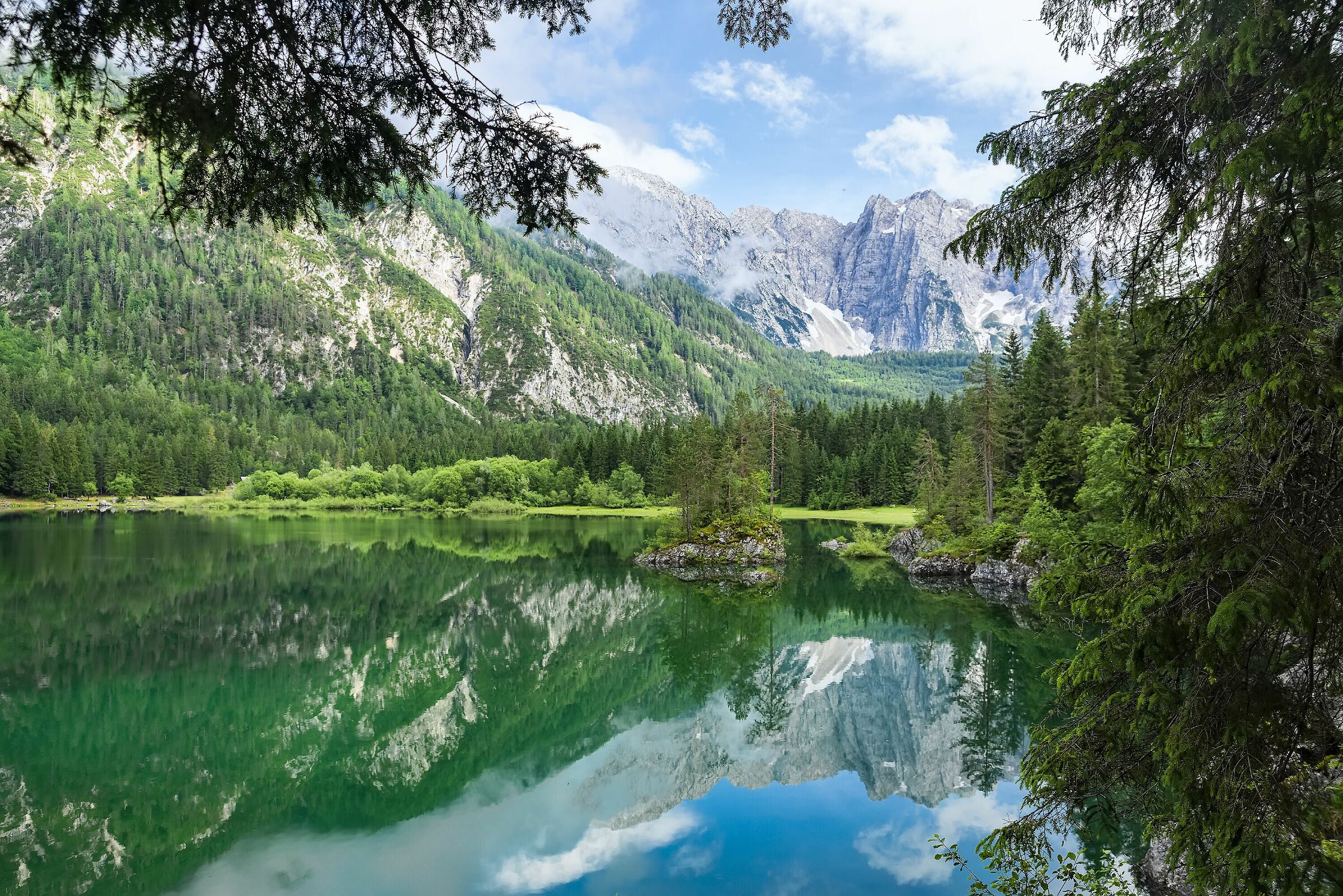 Riflessi al lago superiore di Fusine
