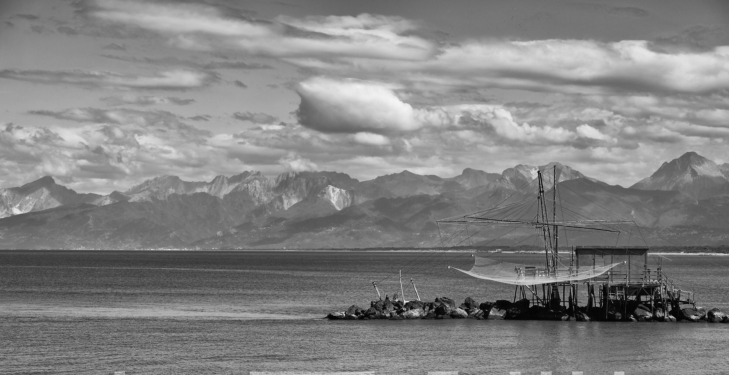 Between the sea and the mountains...