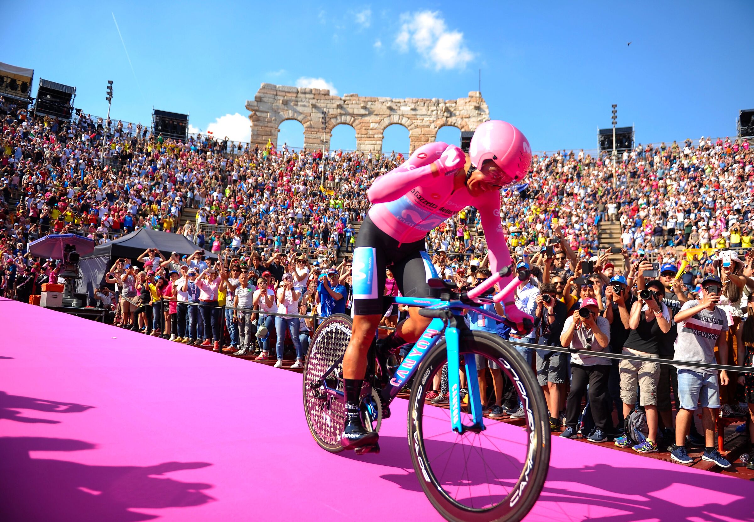 Arena rCichard Carapaz