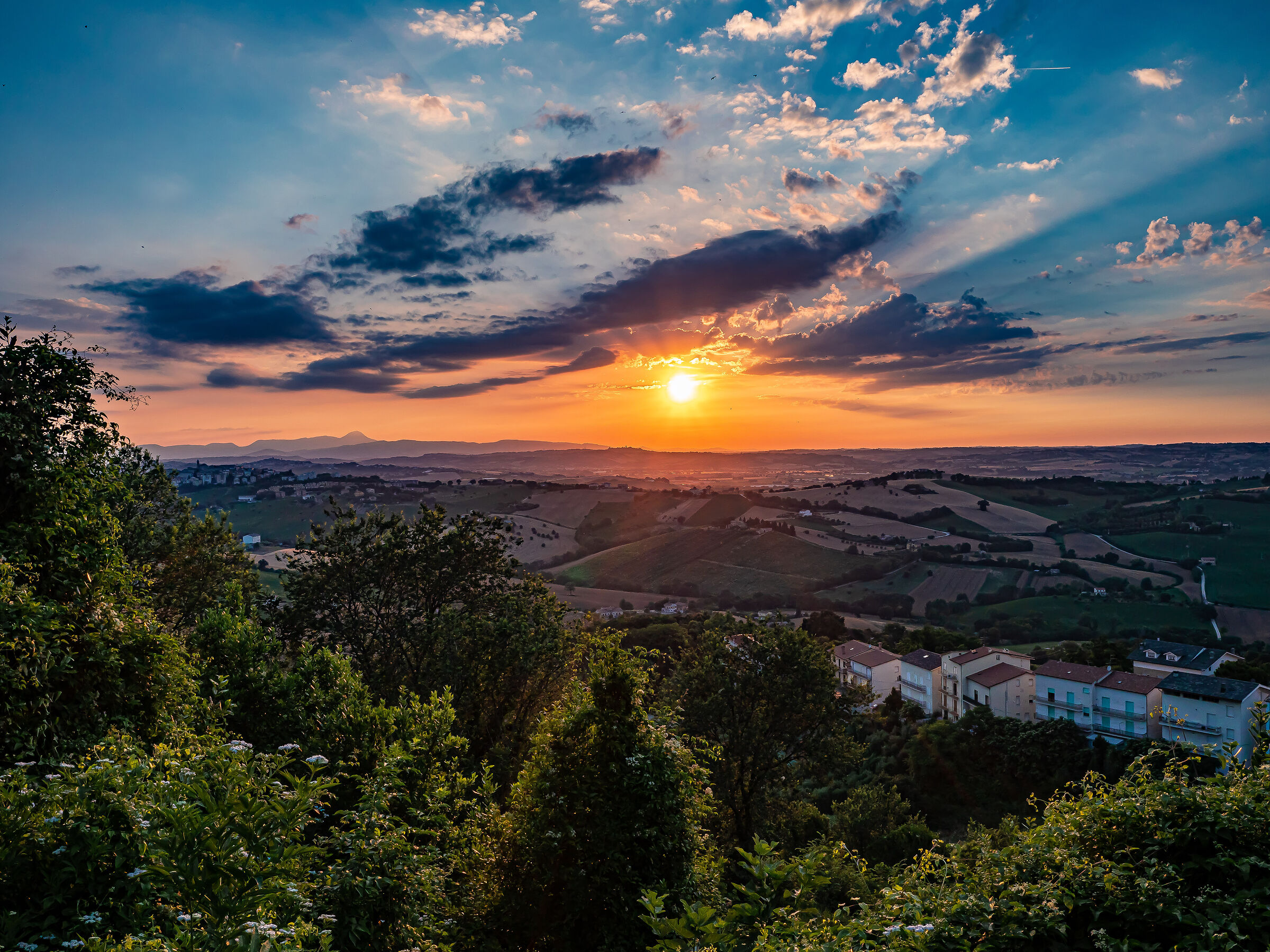 Un caldo tramonto marchigiano