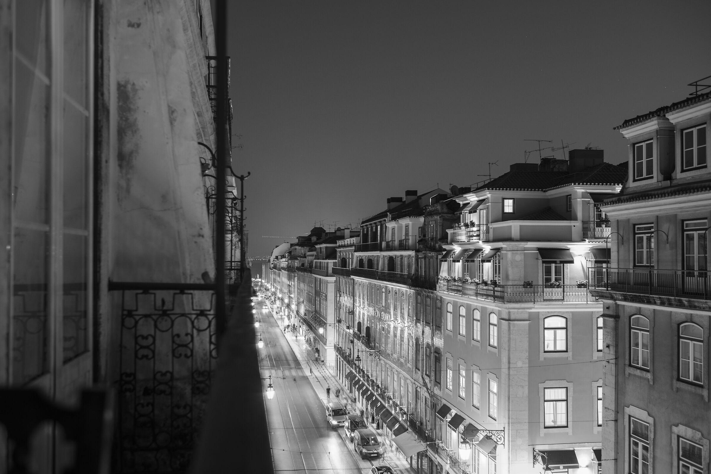 Lisbon night traffic