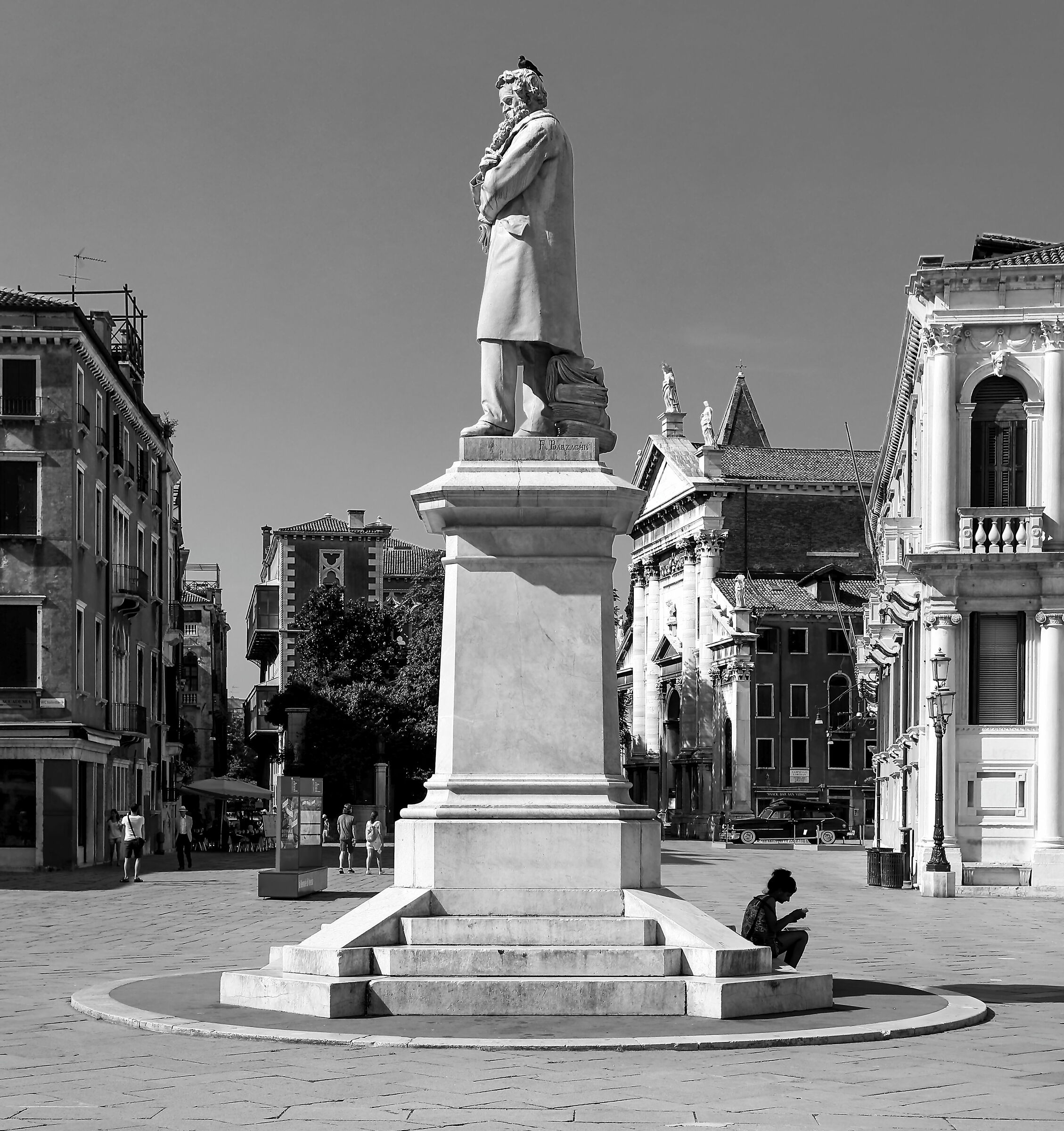Statue of Nicholas Tommaseo called the "cagalibri"