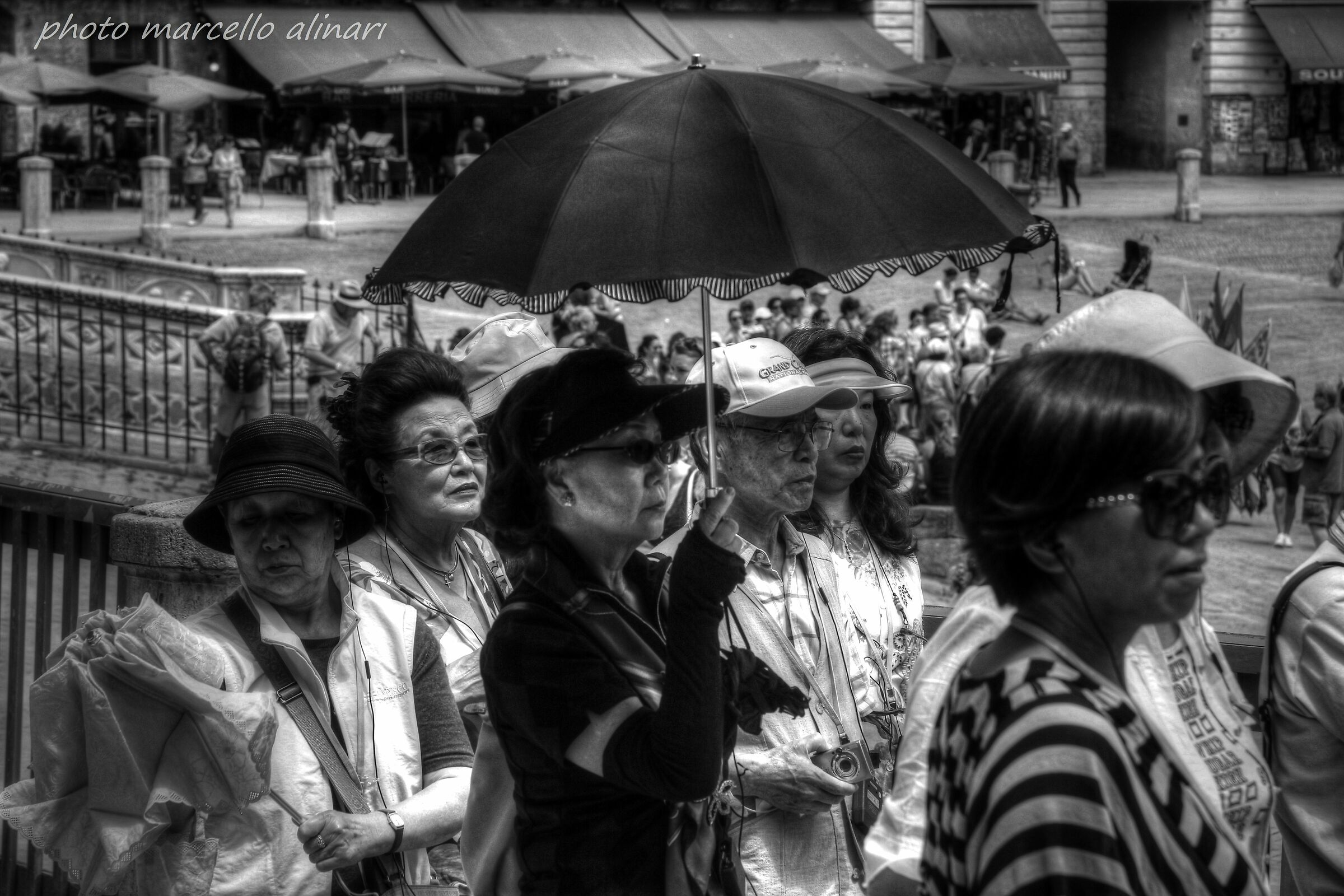 Turisti a Siena. Coraggio, non è un funerale!