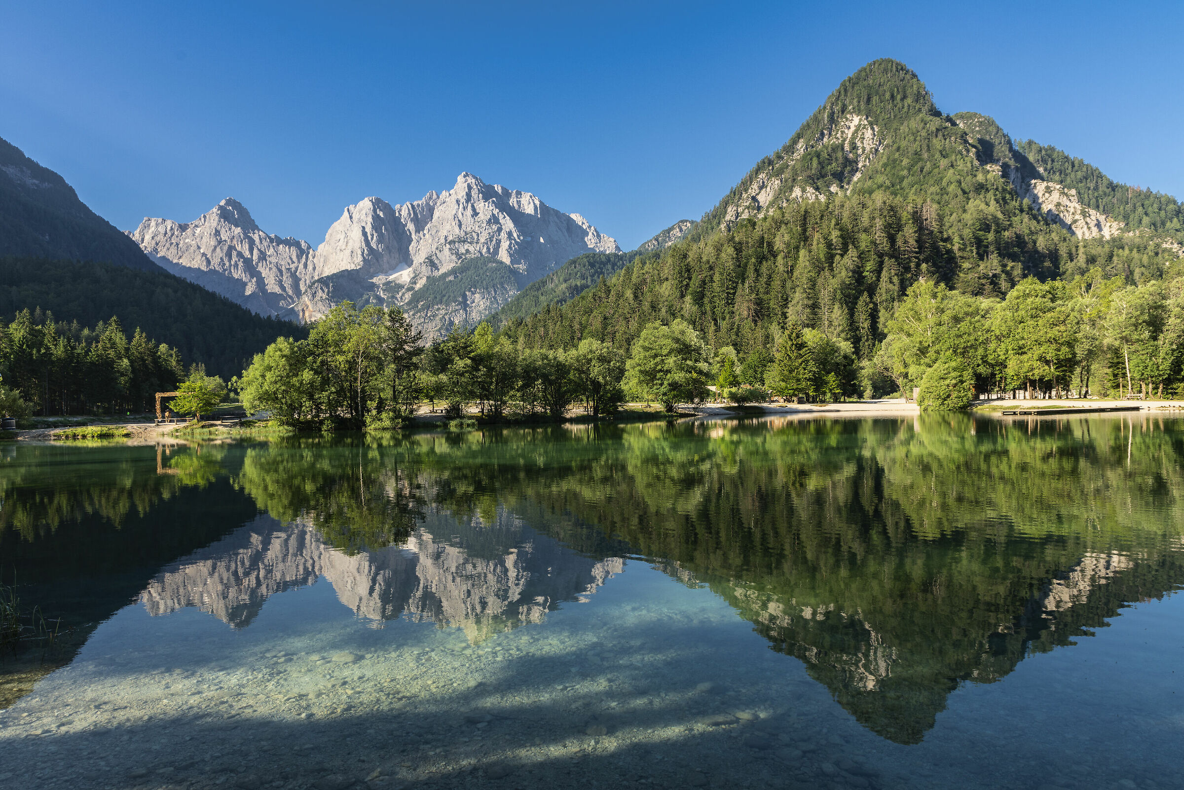 Prisojnik e riflesso al laghetto di Kraniska Gora