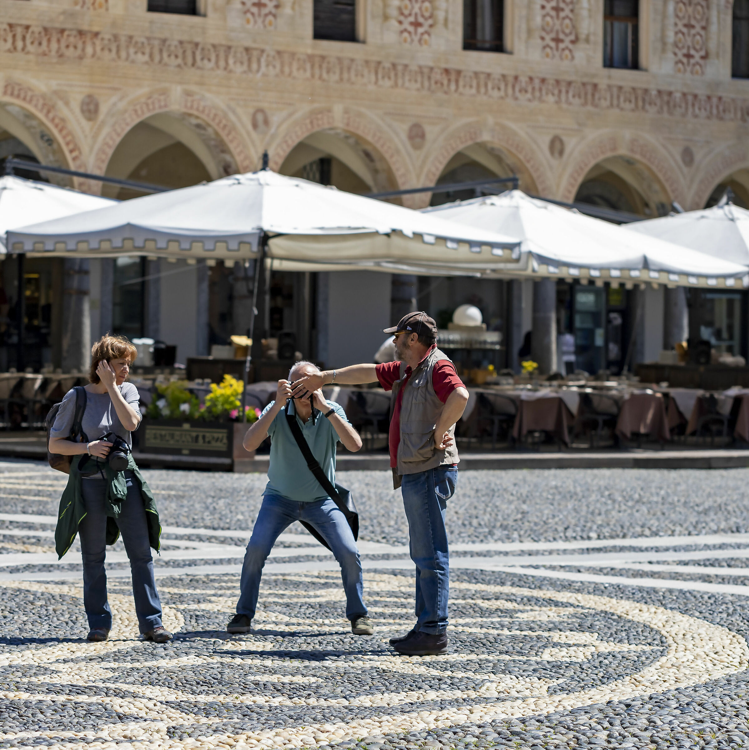 White balancing with gray hand
