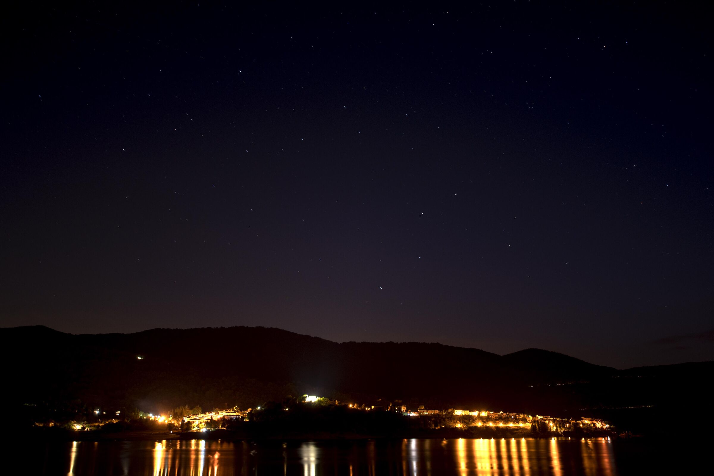 notturno sul lago del Turano