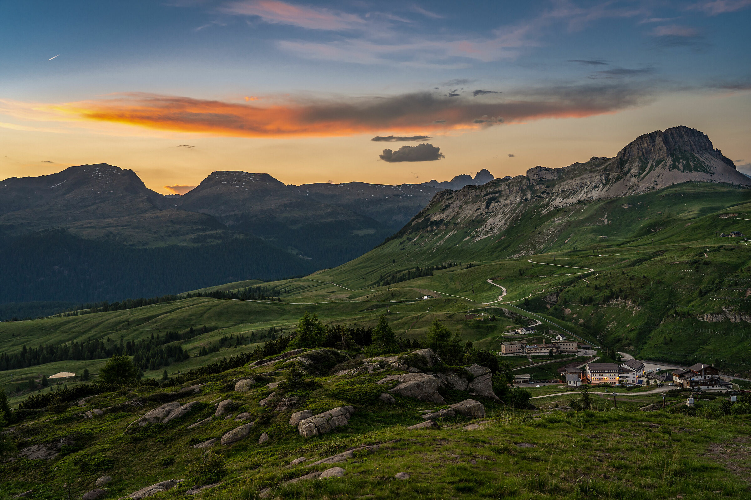 Scende la sera a Passo Rolle
