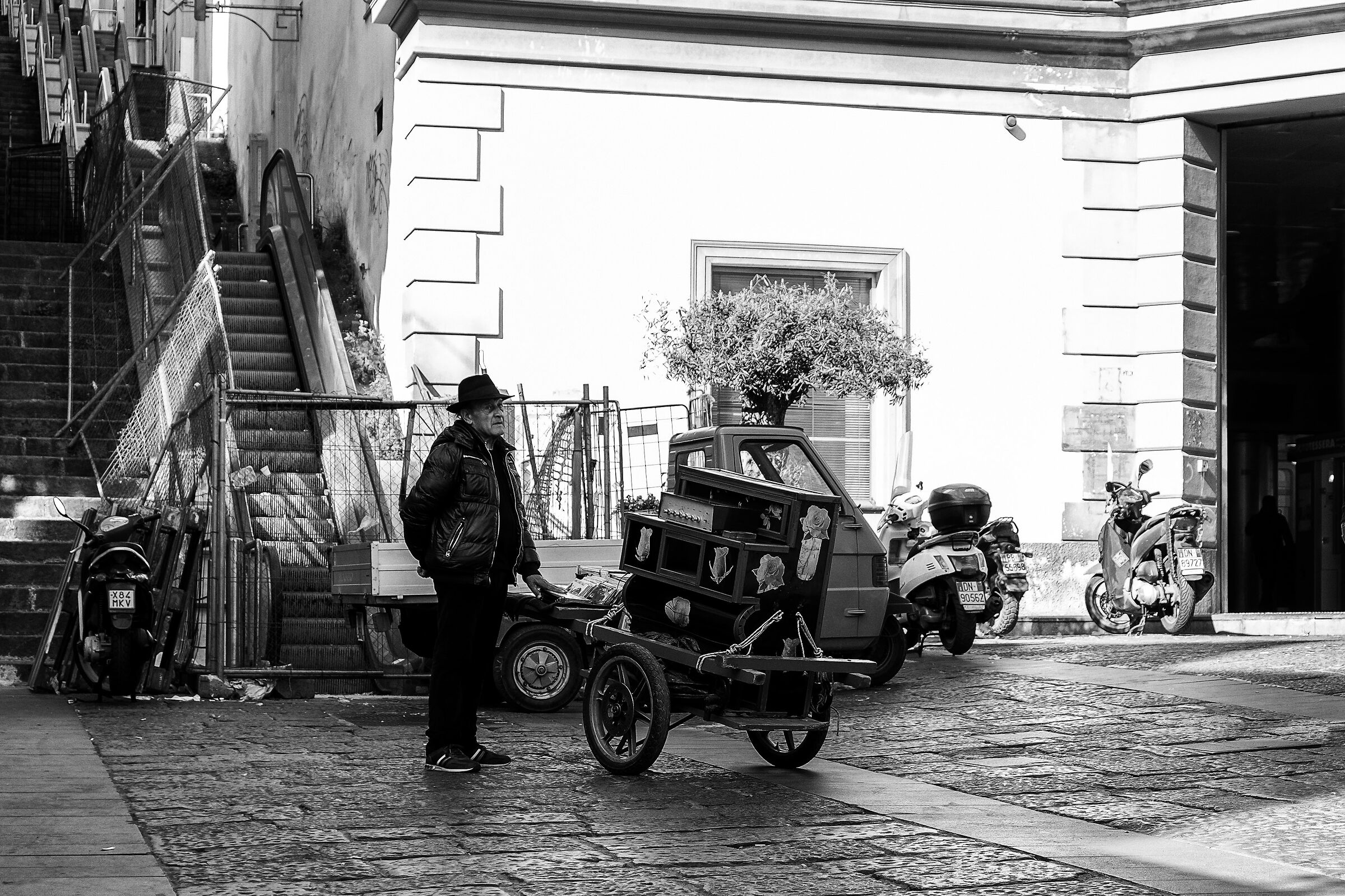 L'uomo del pianino a Montesanto