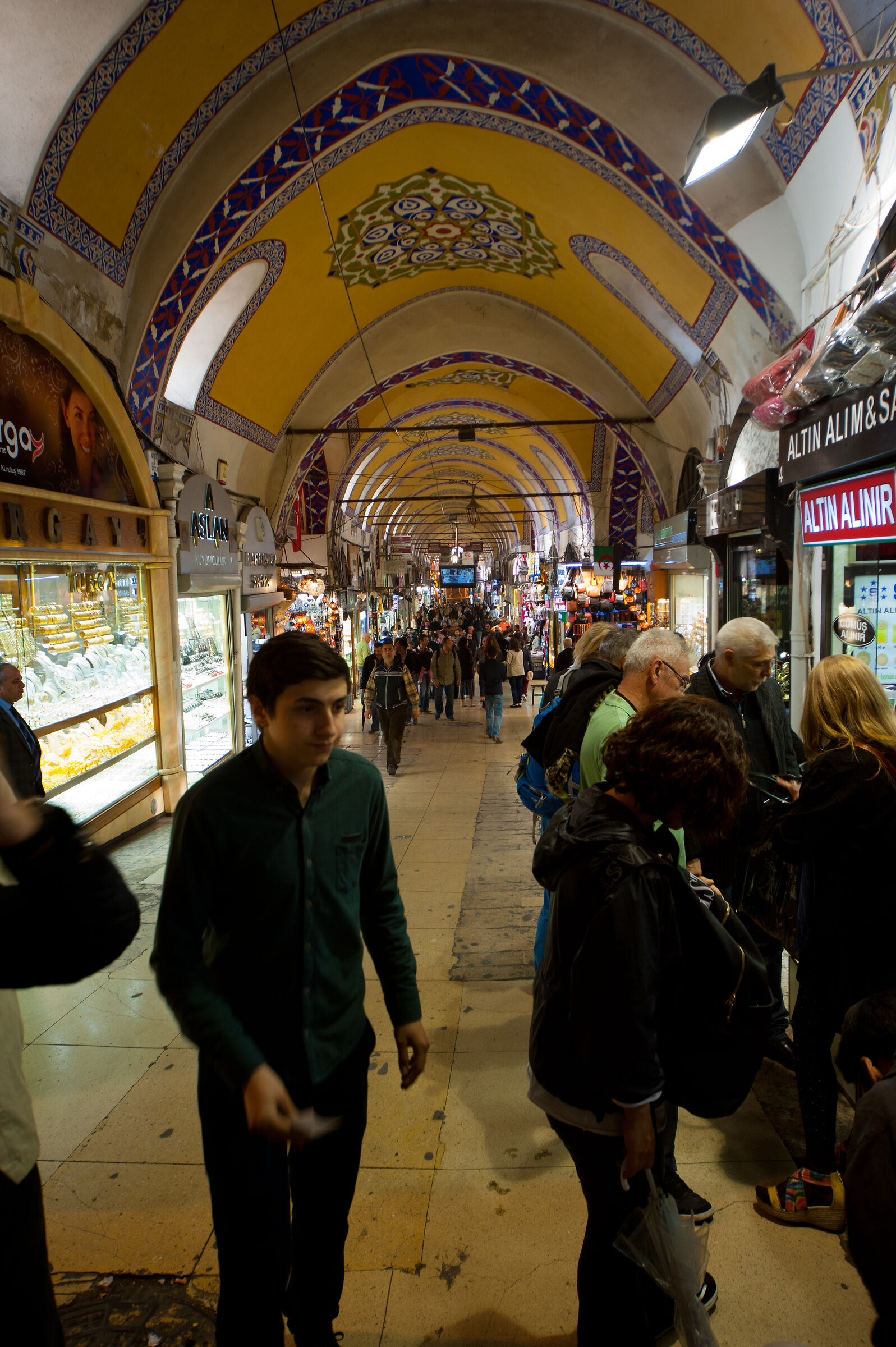 Itambul, the charm of the great bazaar.