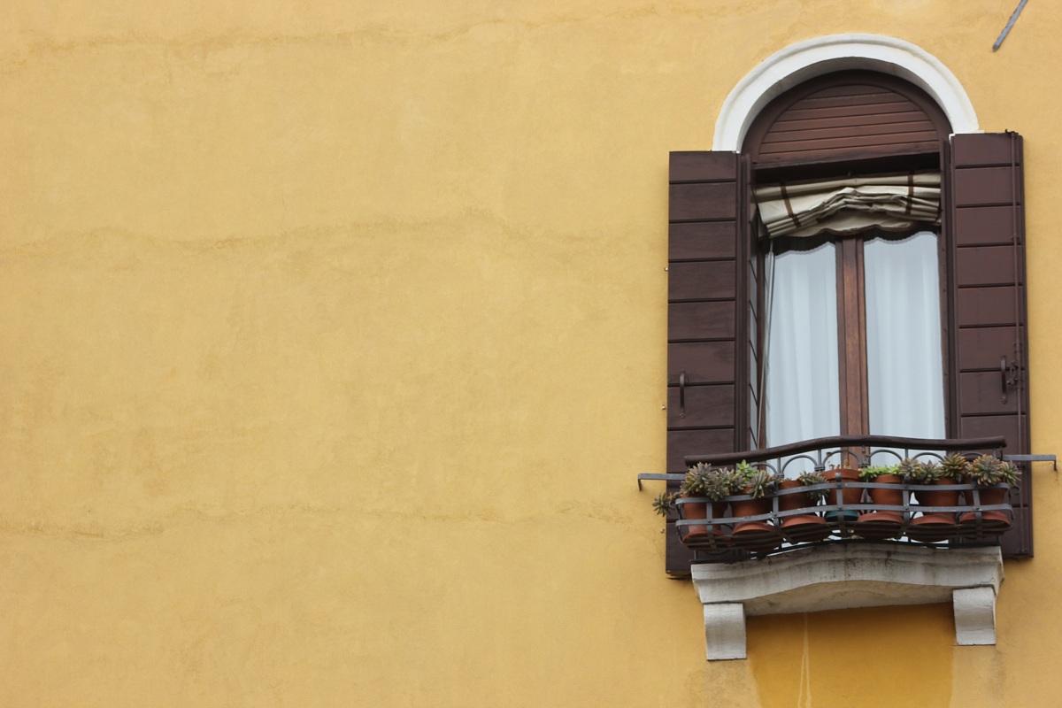 Una finestra tra il Giallo