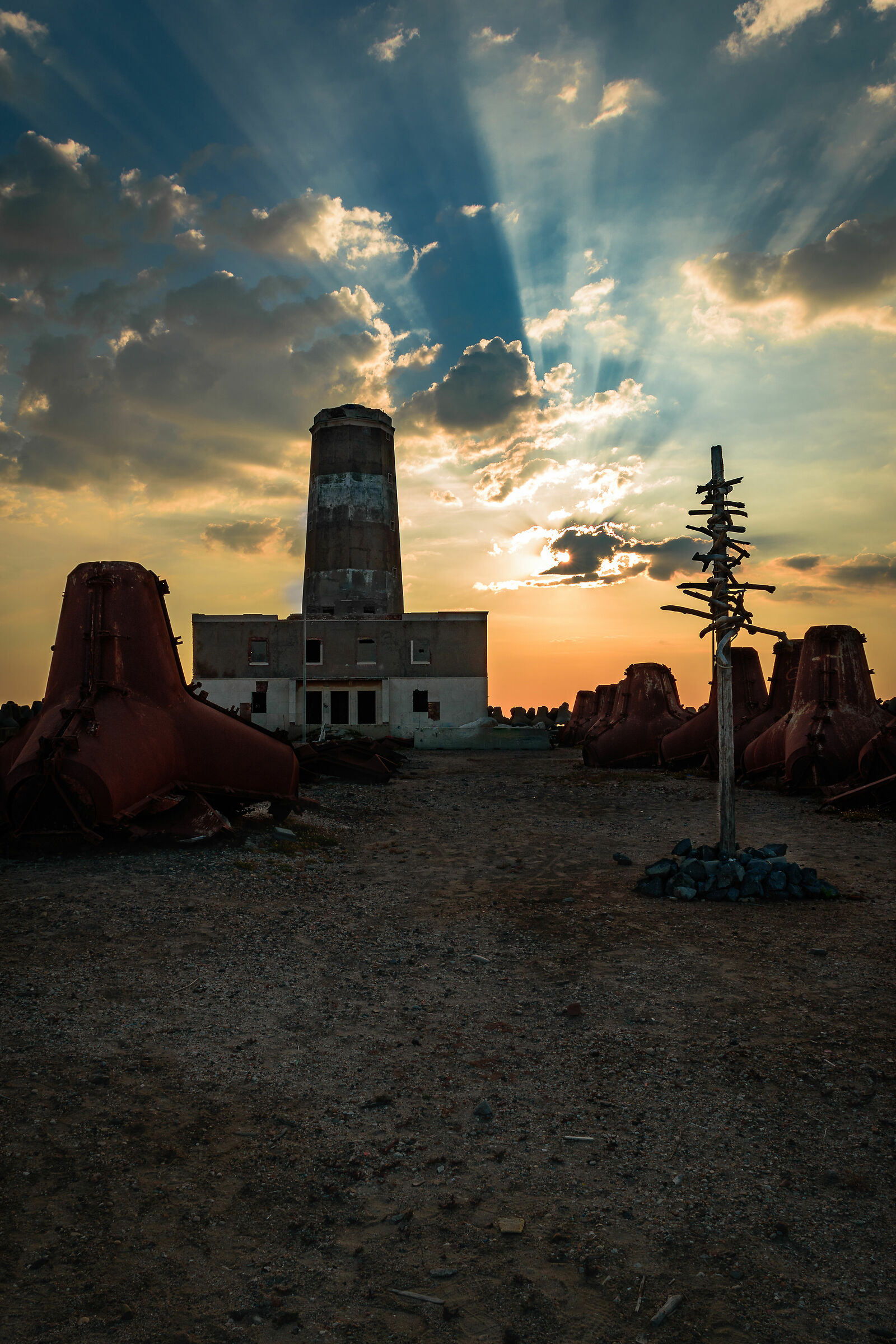 Il Vecchio Faro Abbandonato