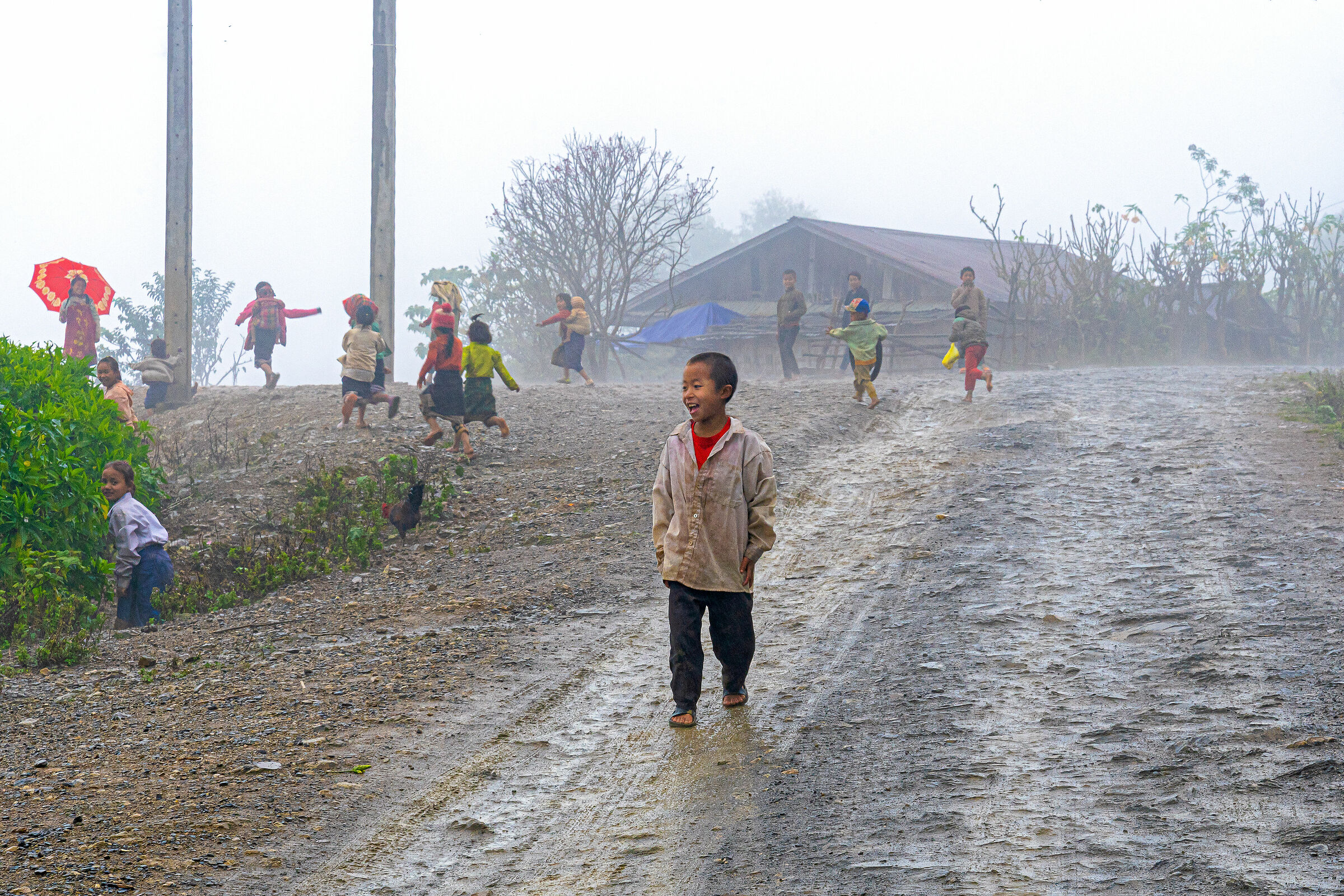Great noise at Mouchi Village, Boun Tai, by Fonzie