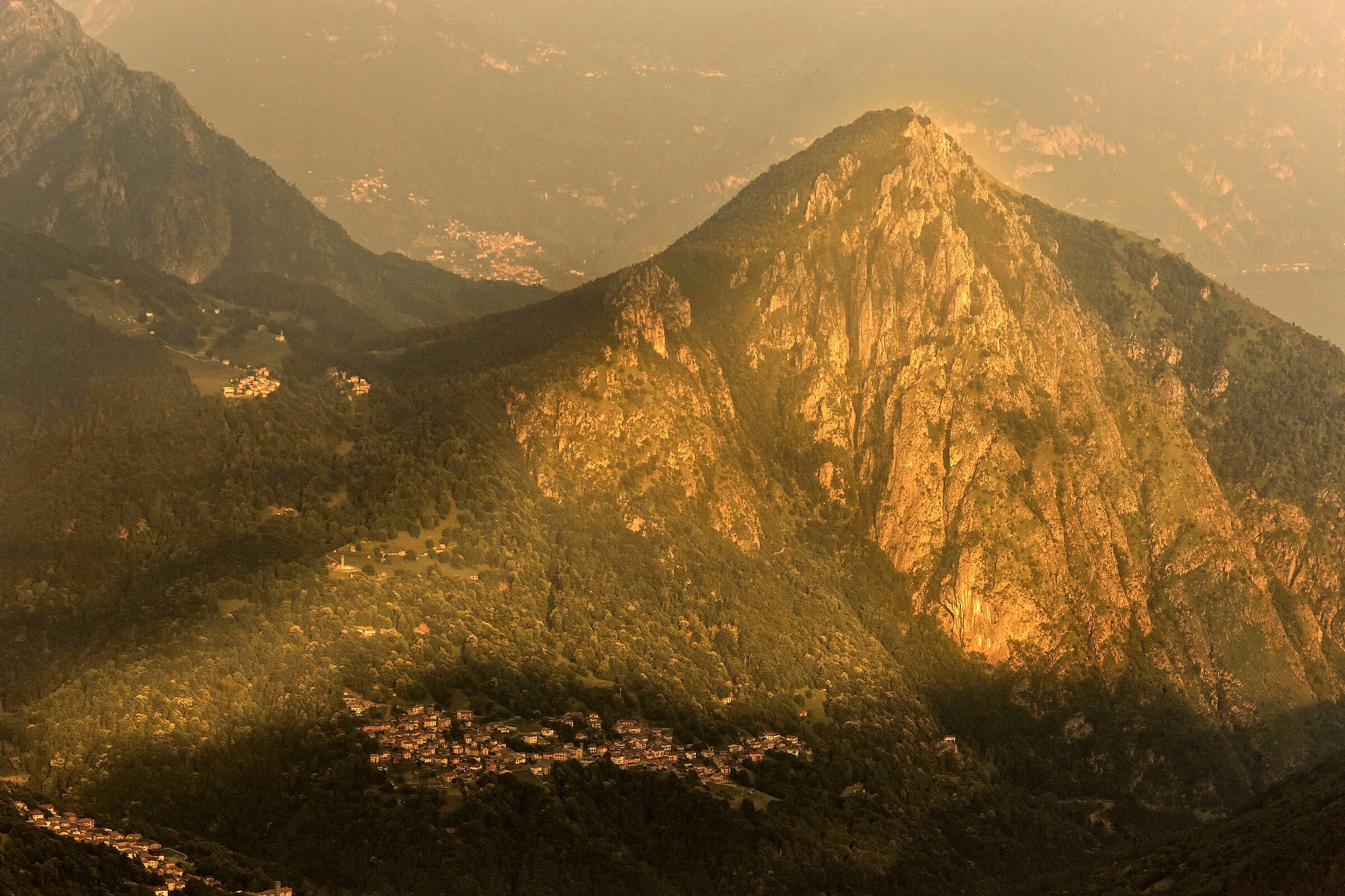 tramonto sulla valle