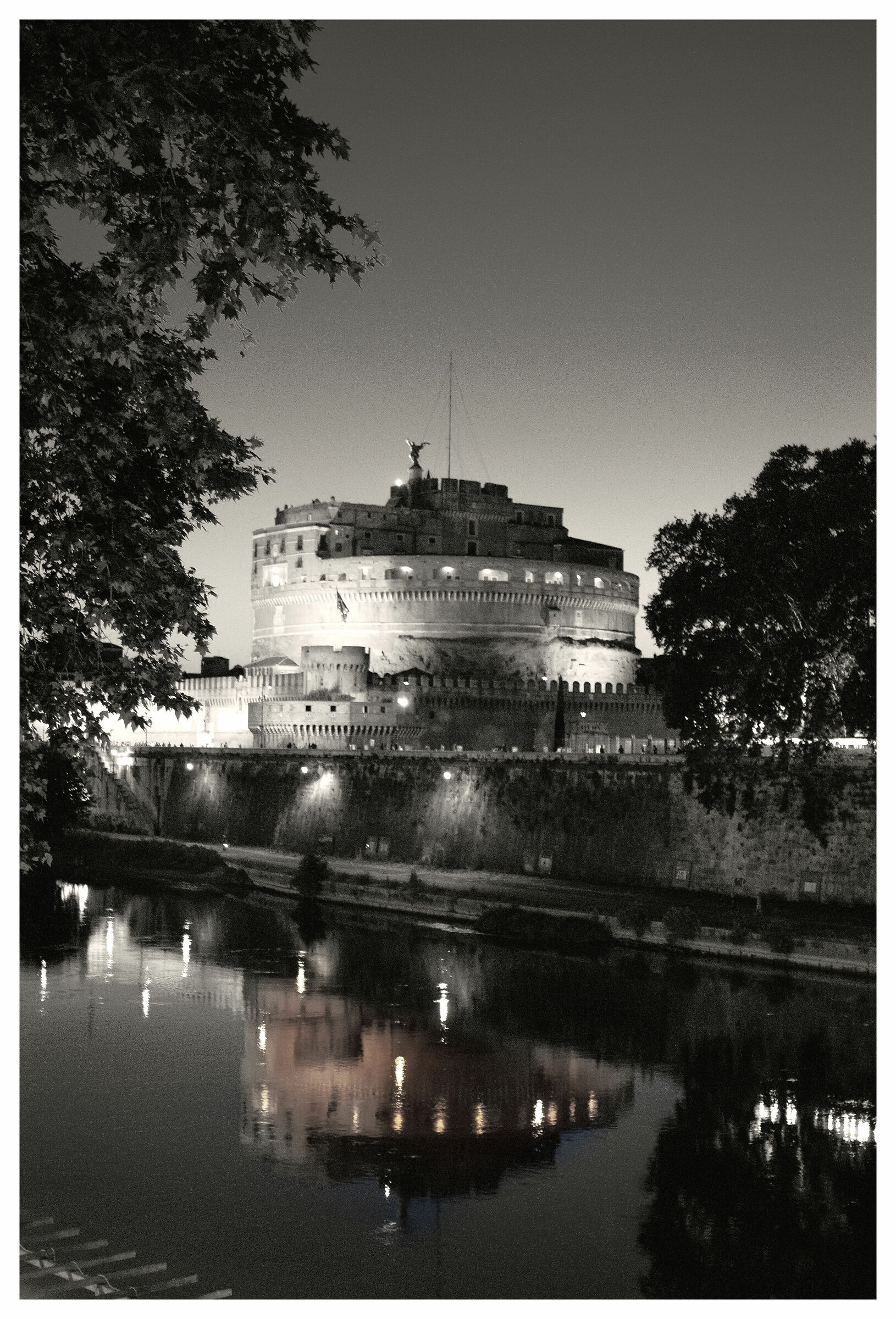 Castel Sant'Angelo, white to black but not everything