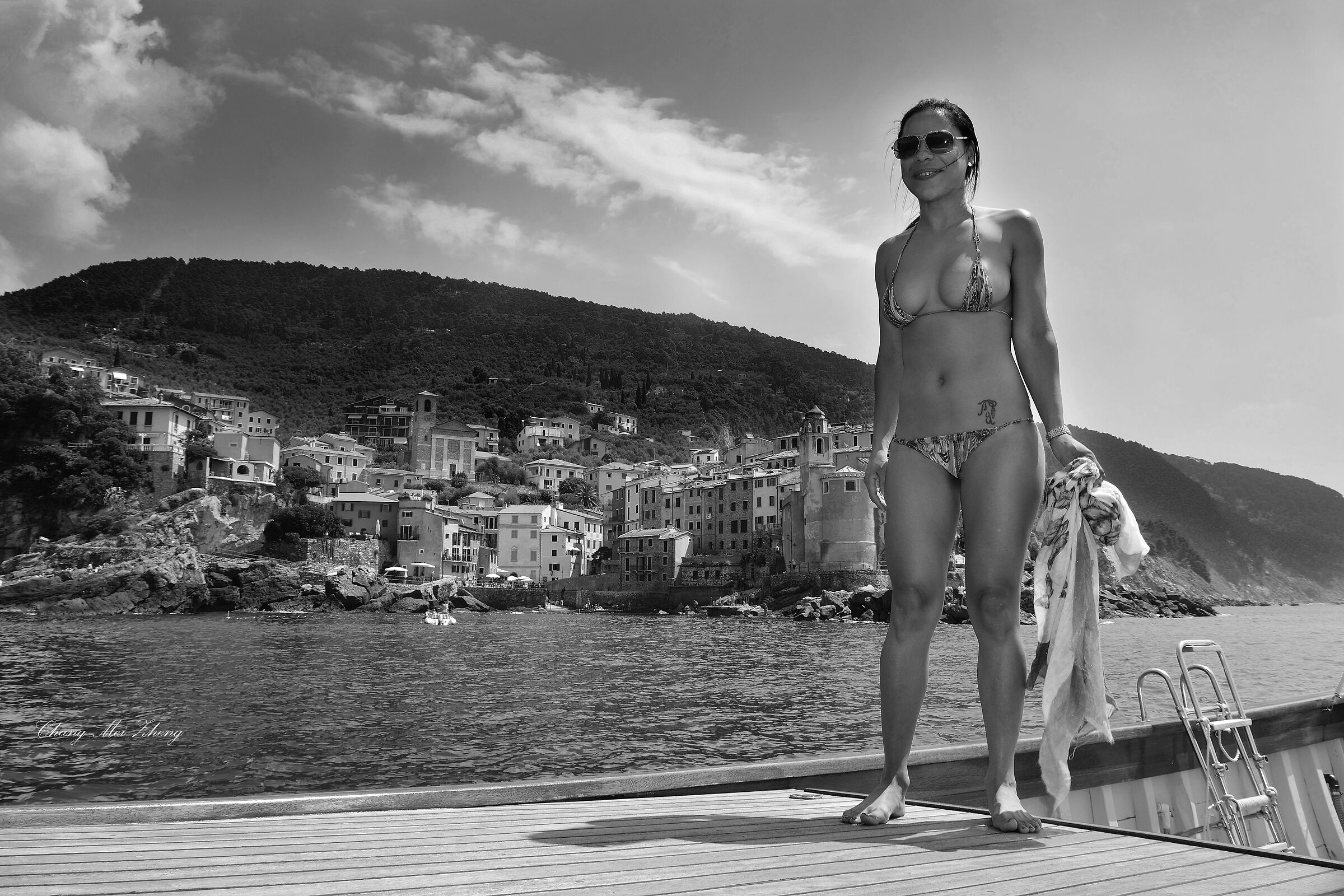 Donna davanti a Tellaro