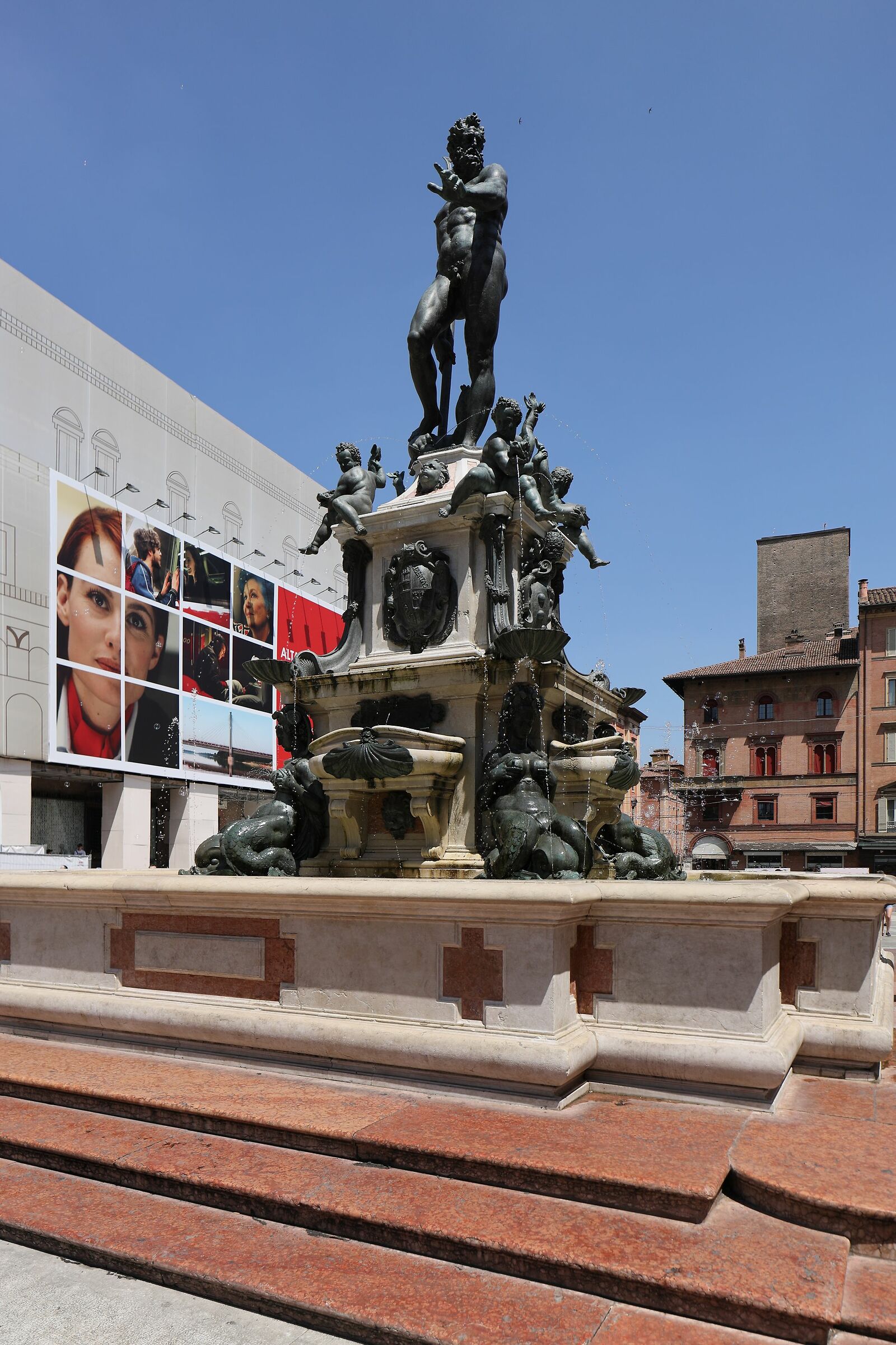 Piazza Maggiore - Fontana del Nettuno