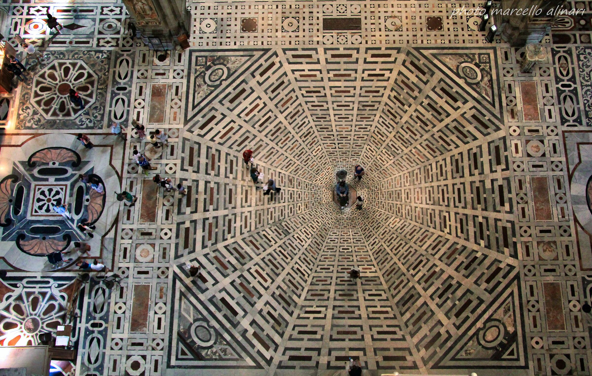 la pavimentazione del duomo di firenze