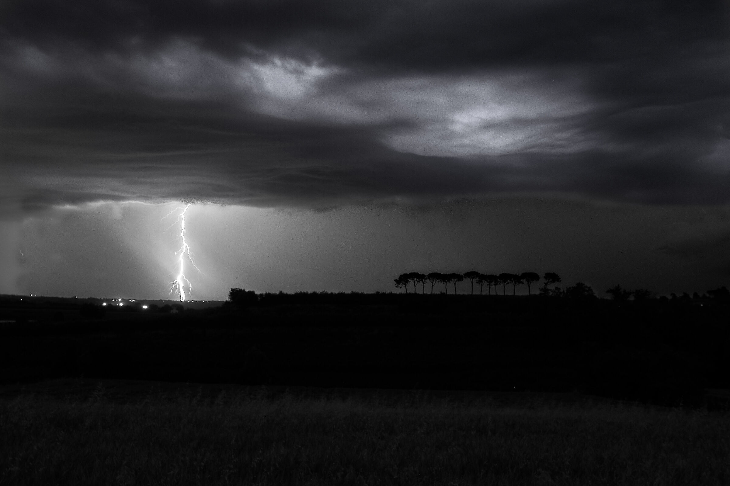 Black and White Lightning