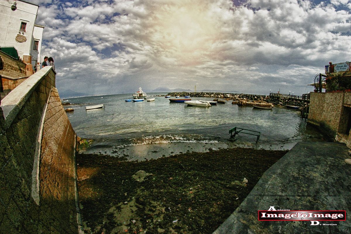 A Marechiaro ce sta 'na fenesta