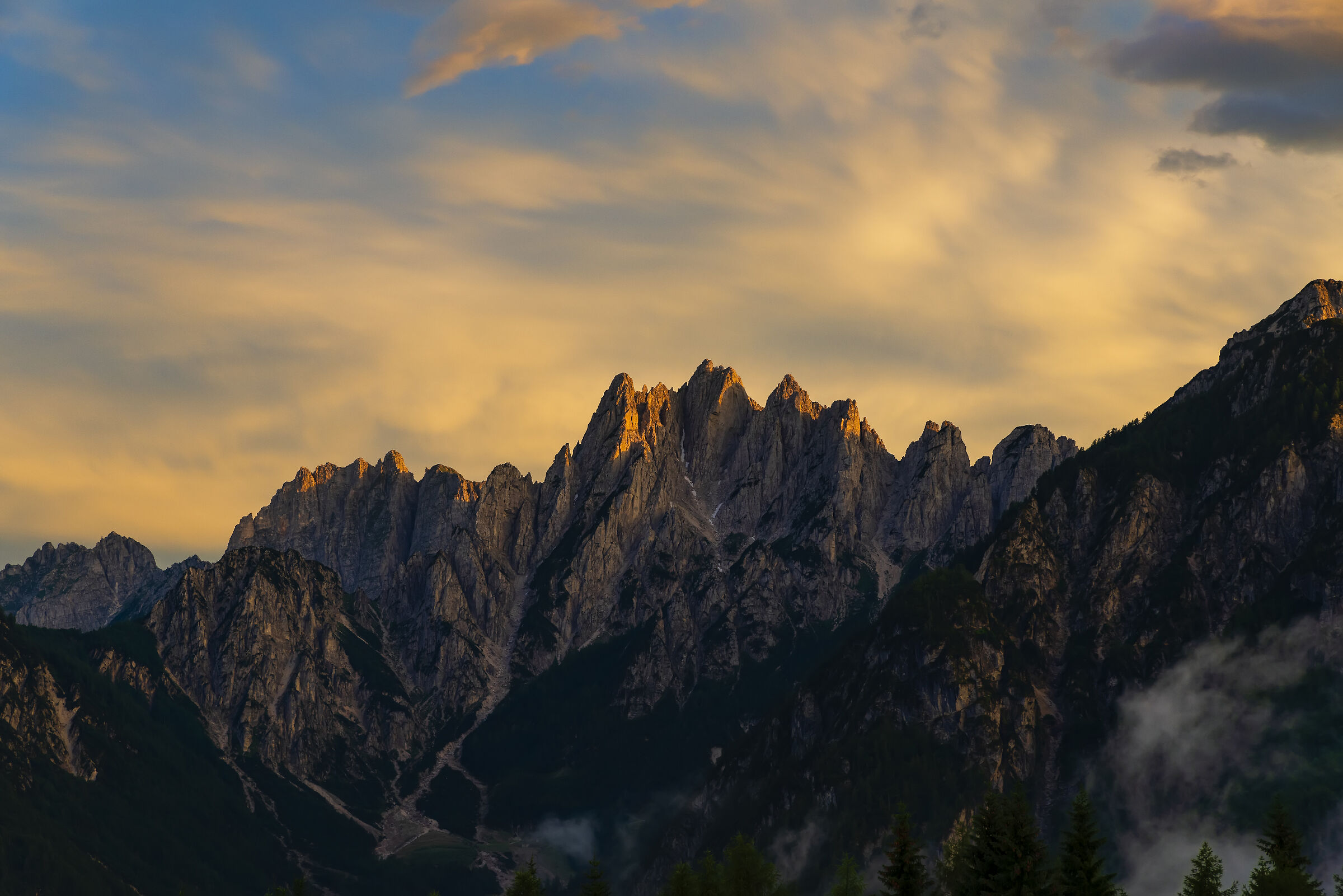 Ultimo sole alle 7 picche ( alpi Carniche )