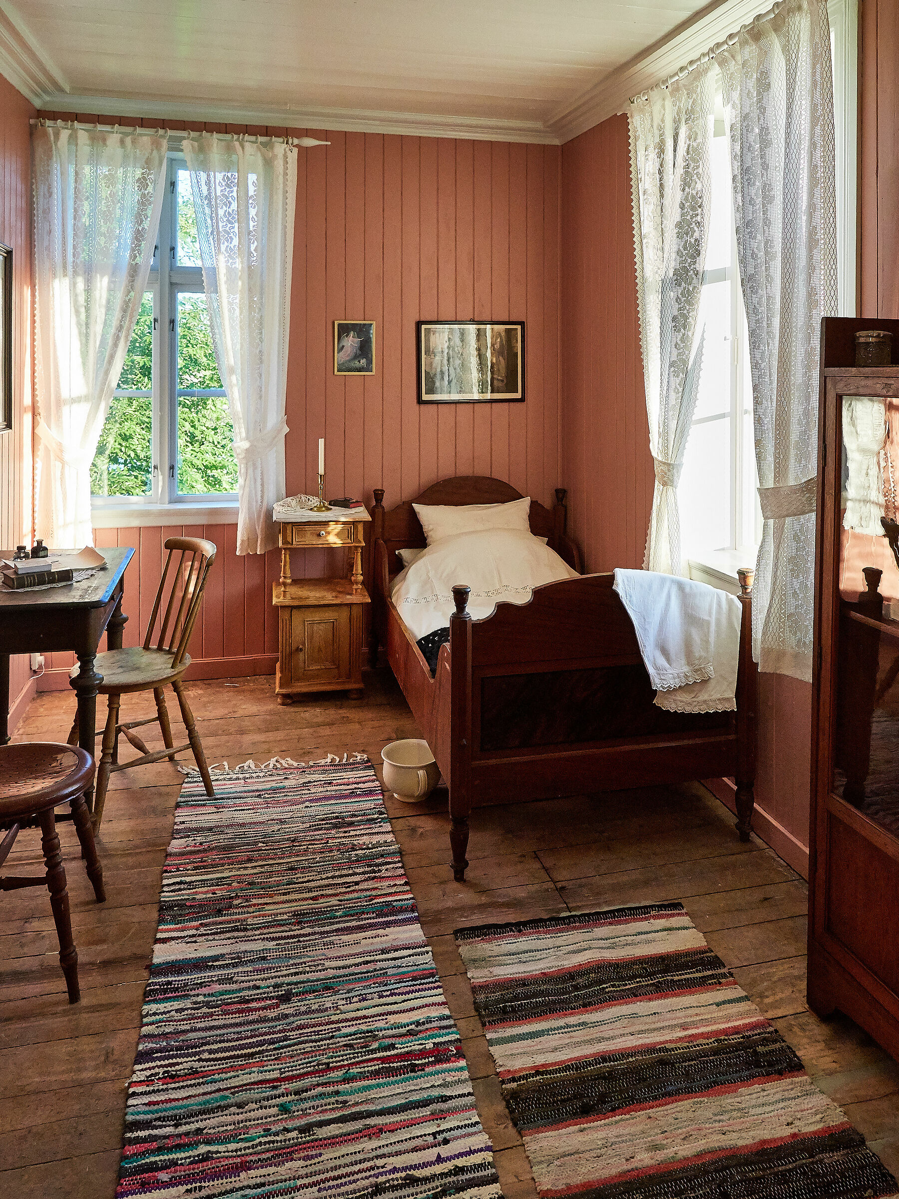 Norwegian interiors (in the manner of Van Gogh)