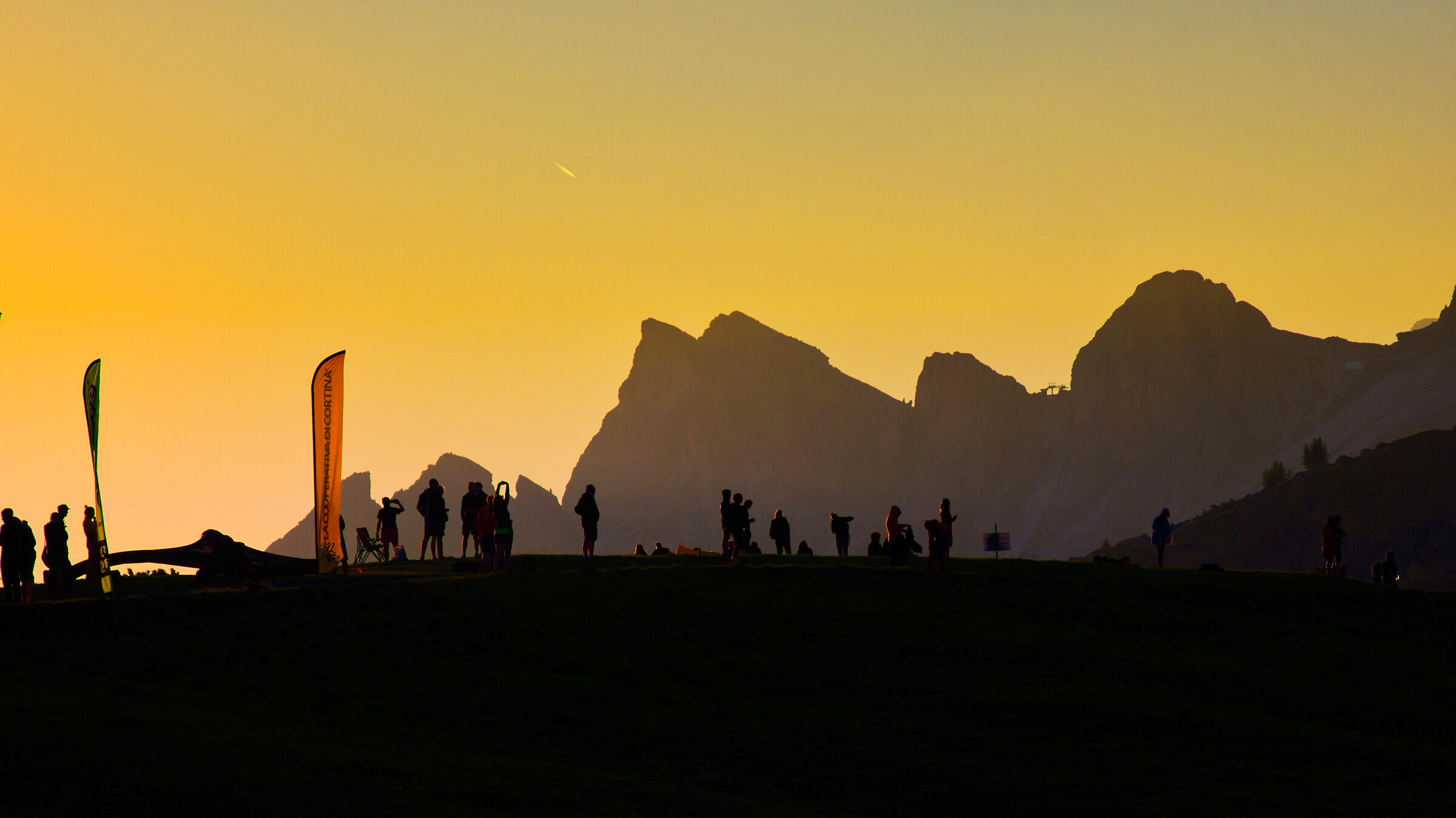Waiting for the passage of the Lavaredo Ultra Trail