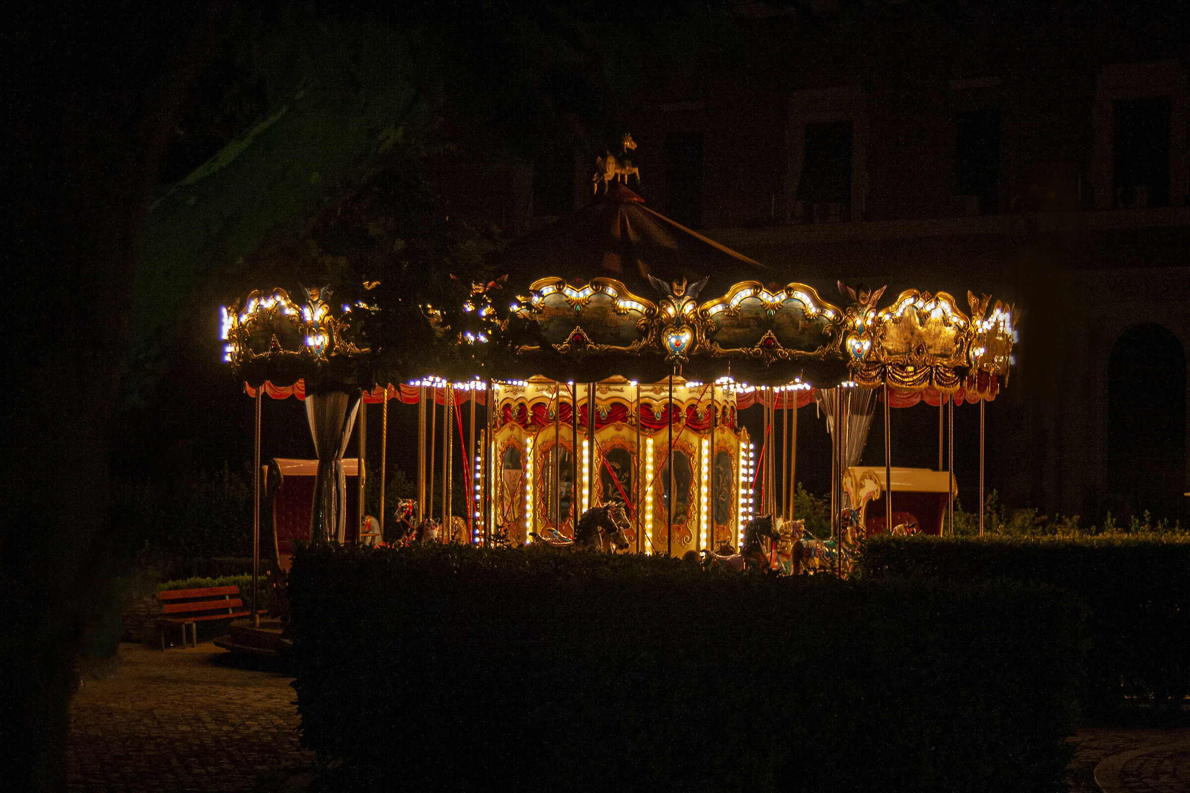 il carrozzone va avanti da se...