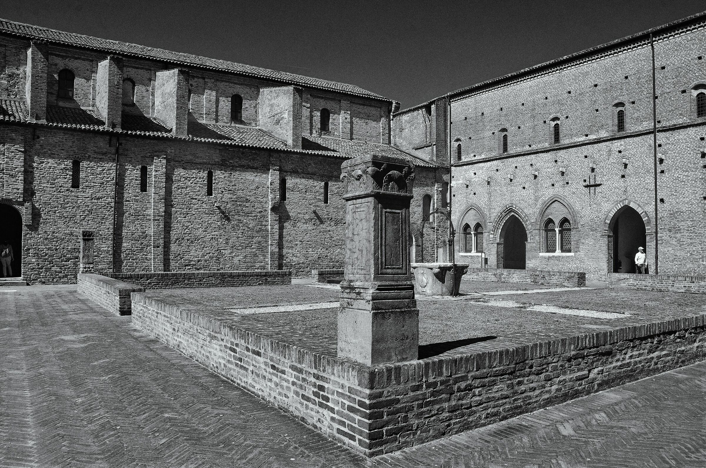 Cortile interno abbazia di Pomposa