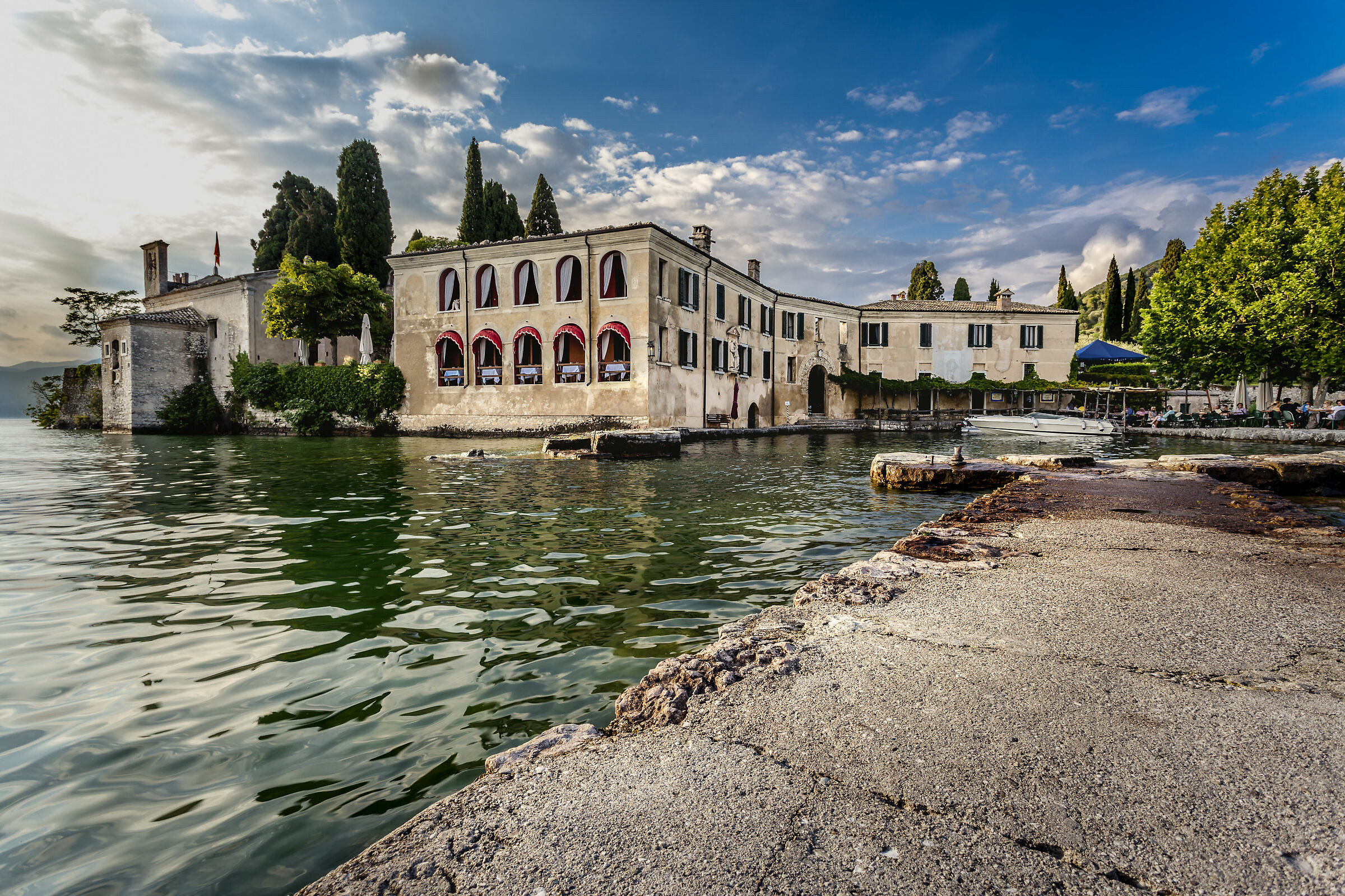 The sunset on the Villa of Lake Garda