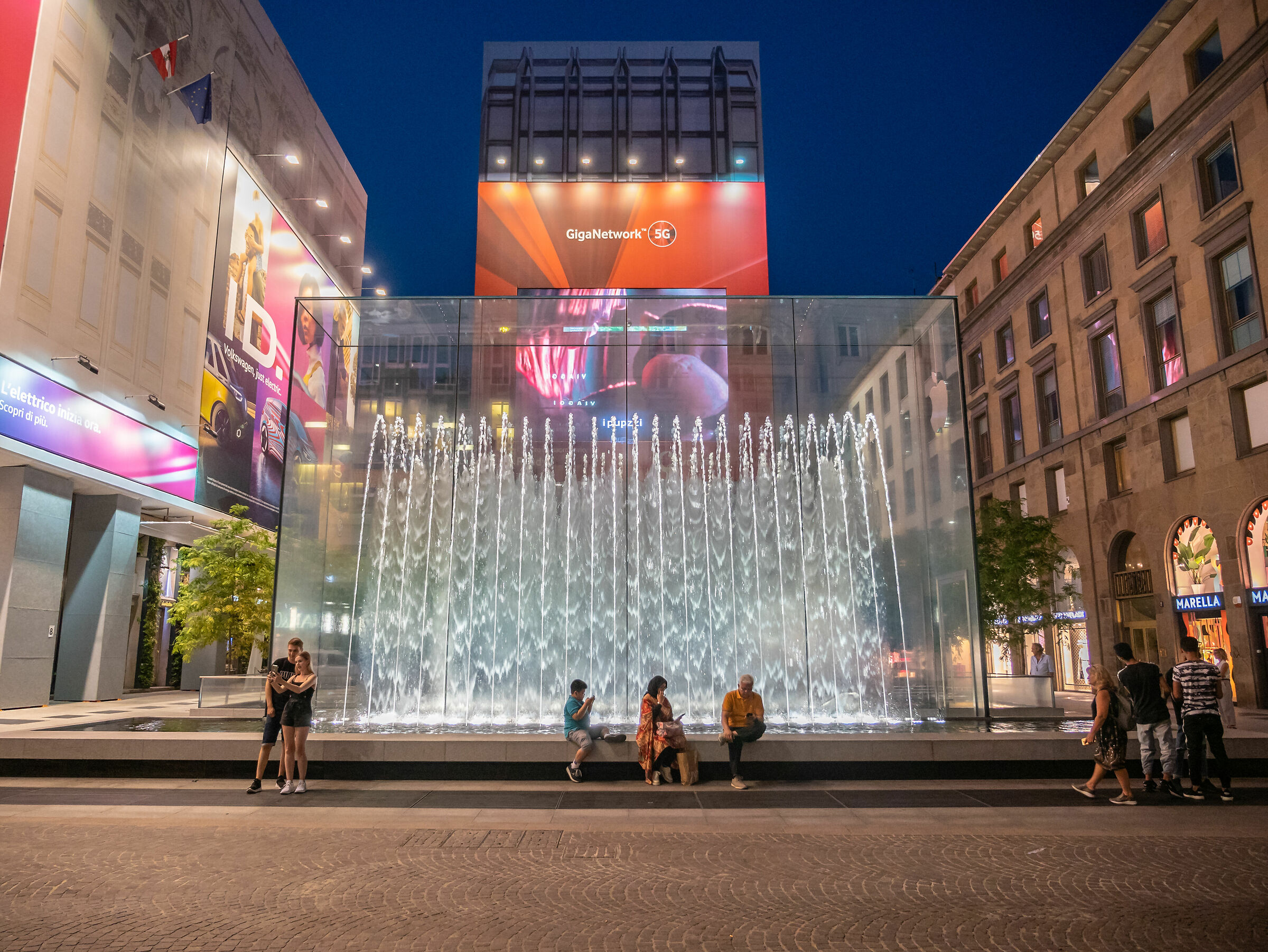 Piazzetta Liberty - Apple Store Milan
