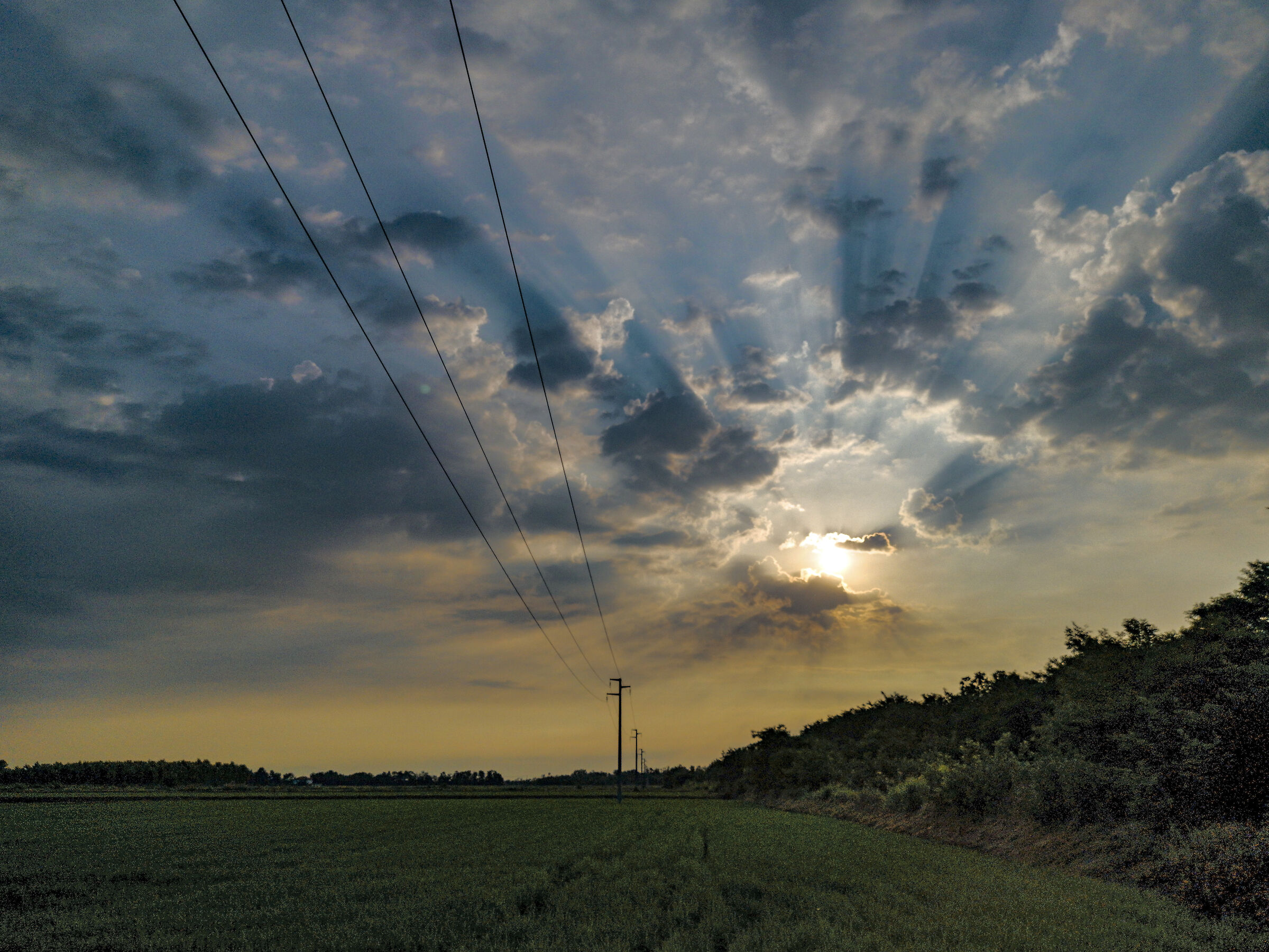 Un eletrodotto all'aba