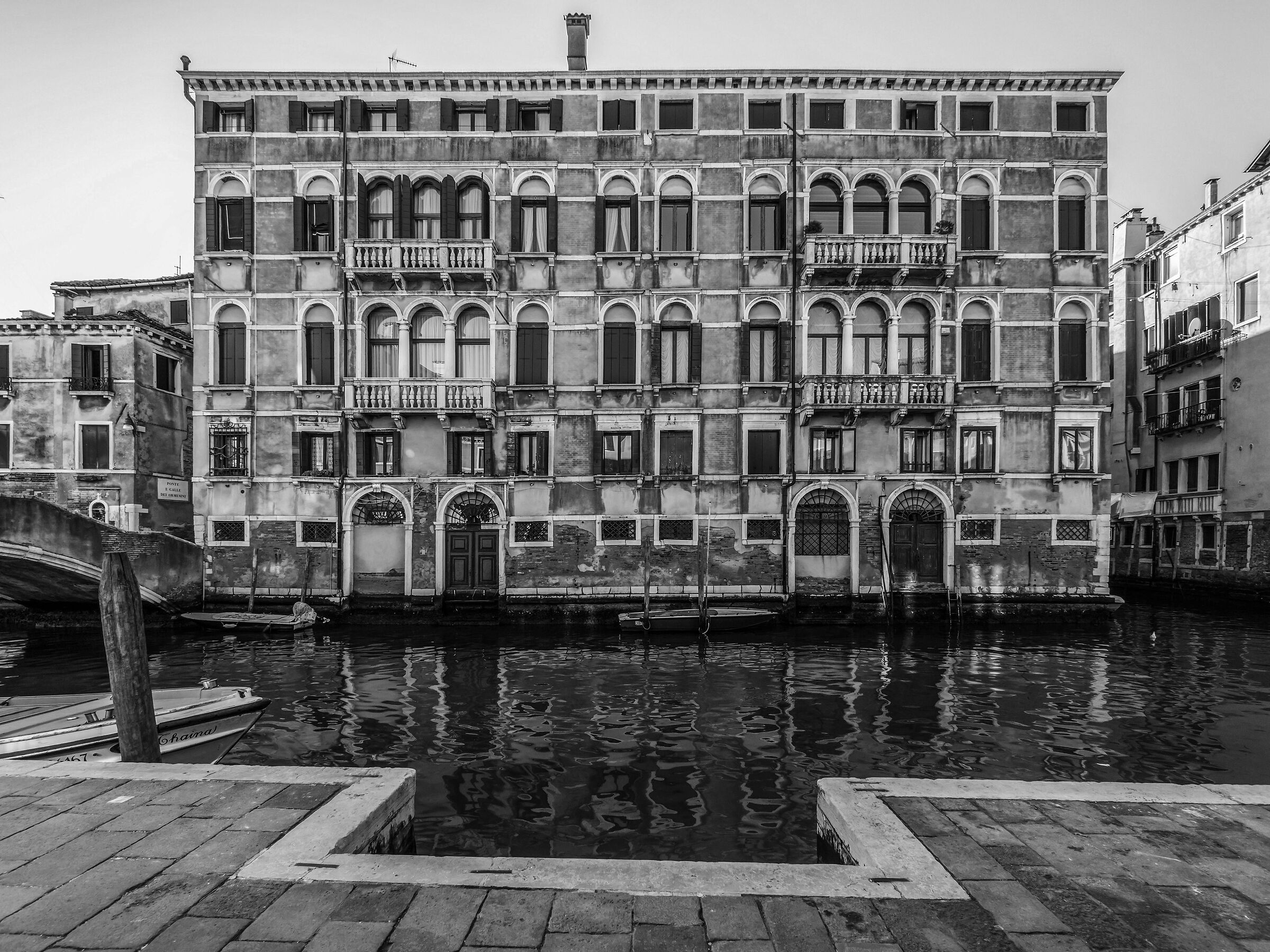 Palazzo settecentesco sul Rio della Misericordia - 5