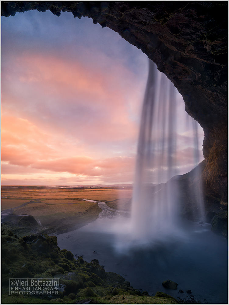 Seljalandsfoss, dietro la cascata