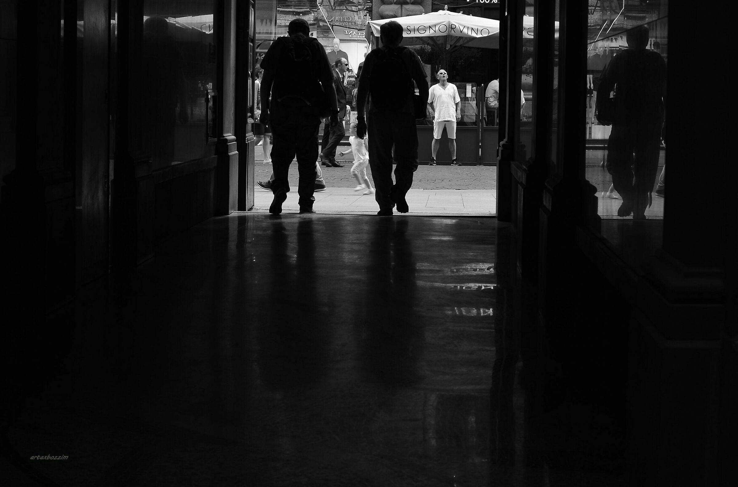 dentro ad un portone ....e fuori !!(Ex New Old Camera)