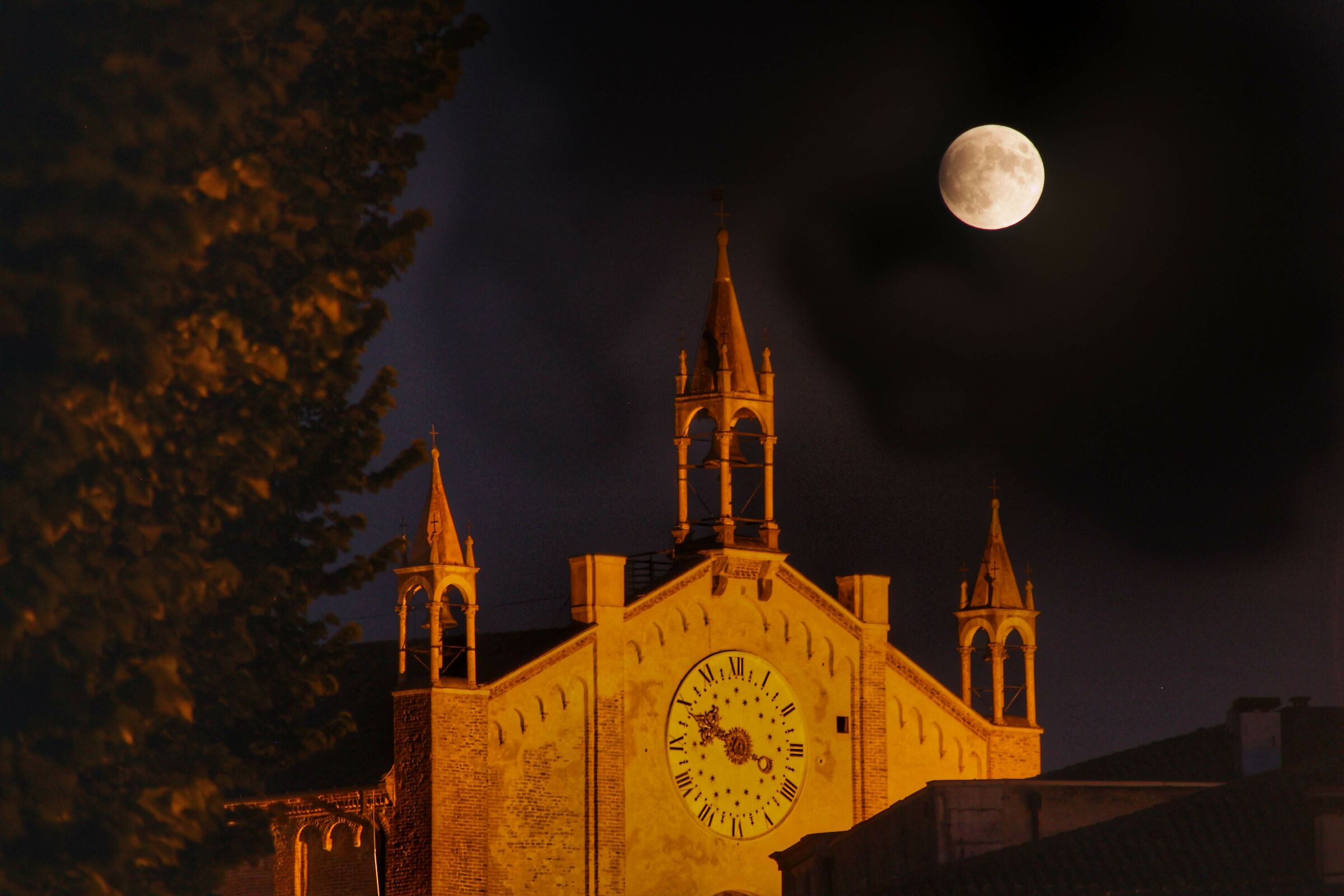 Lunar eclipse on Mountain Cathedral