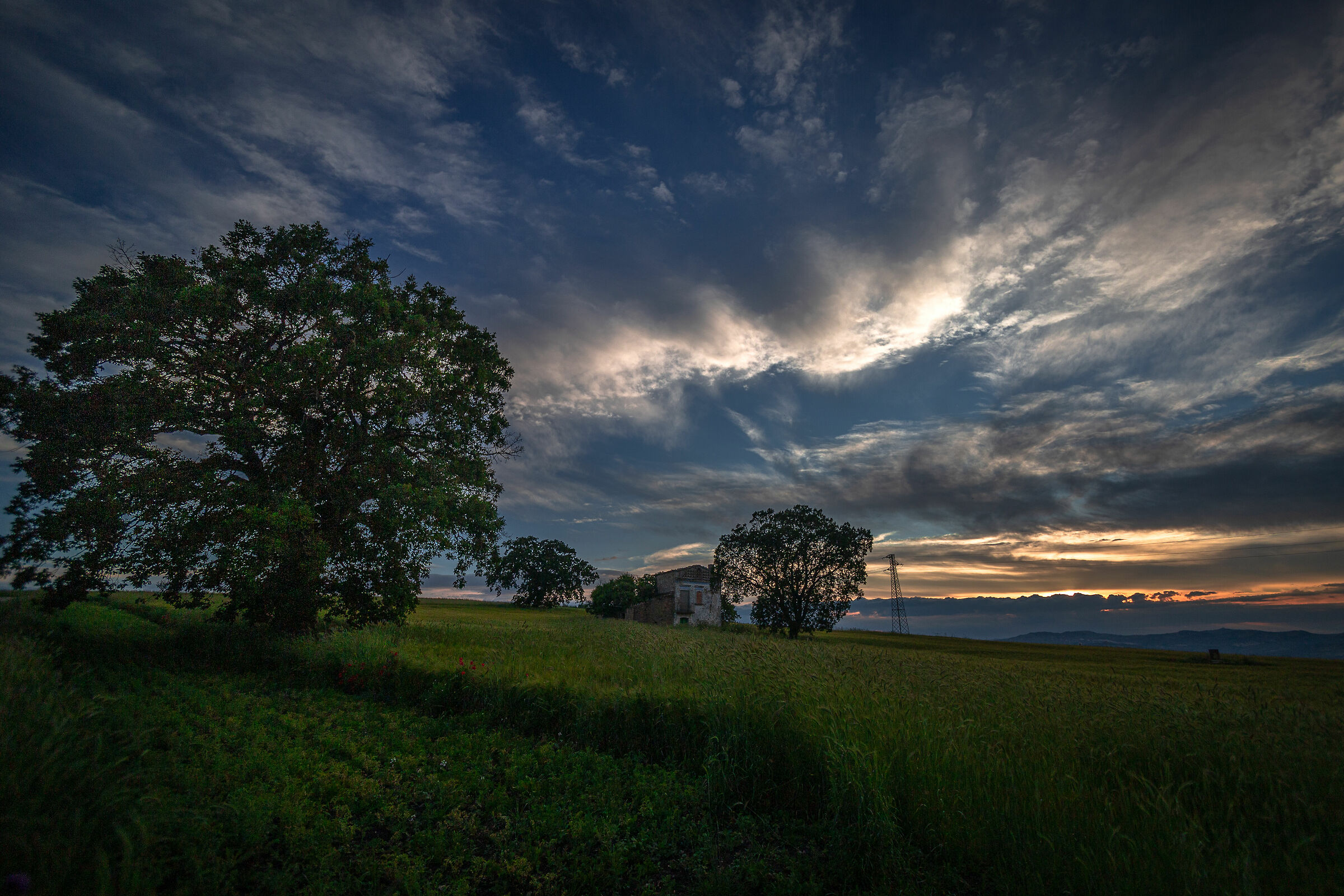 Masseria in the Apennine Dauno at dusk