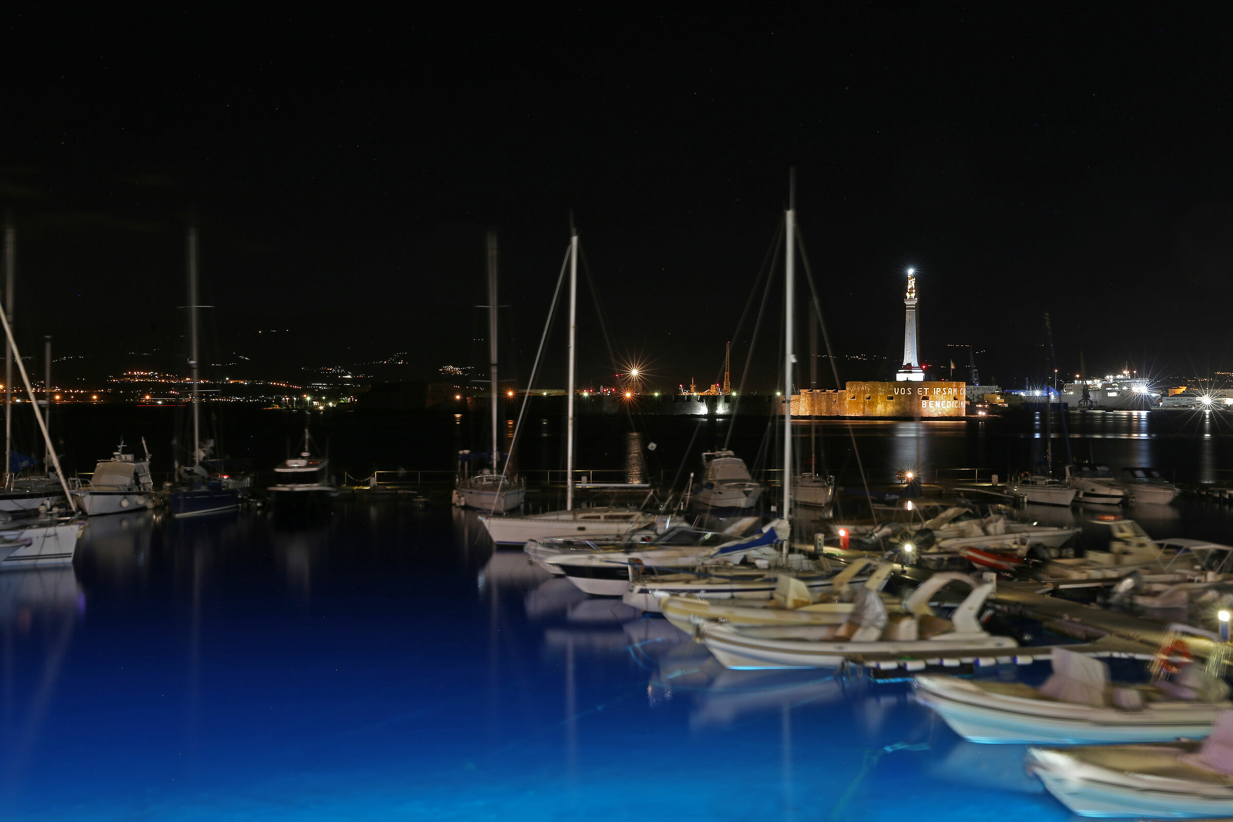 Scorcio del porto di Messina