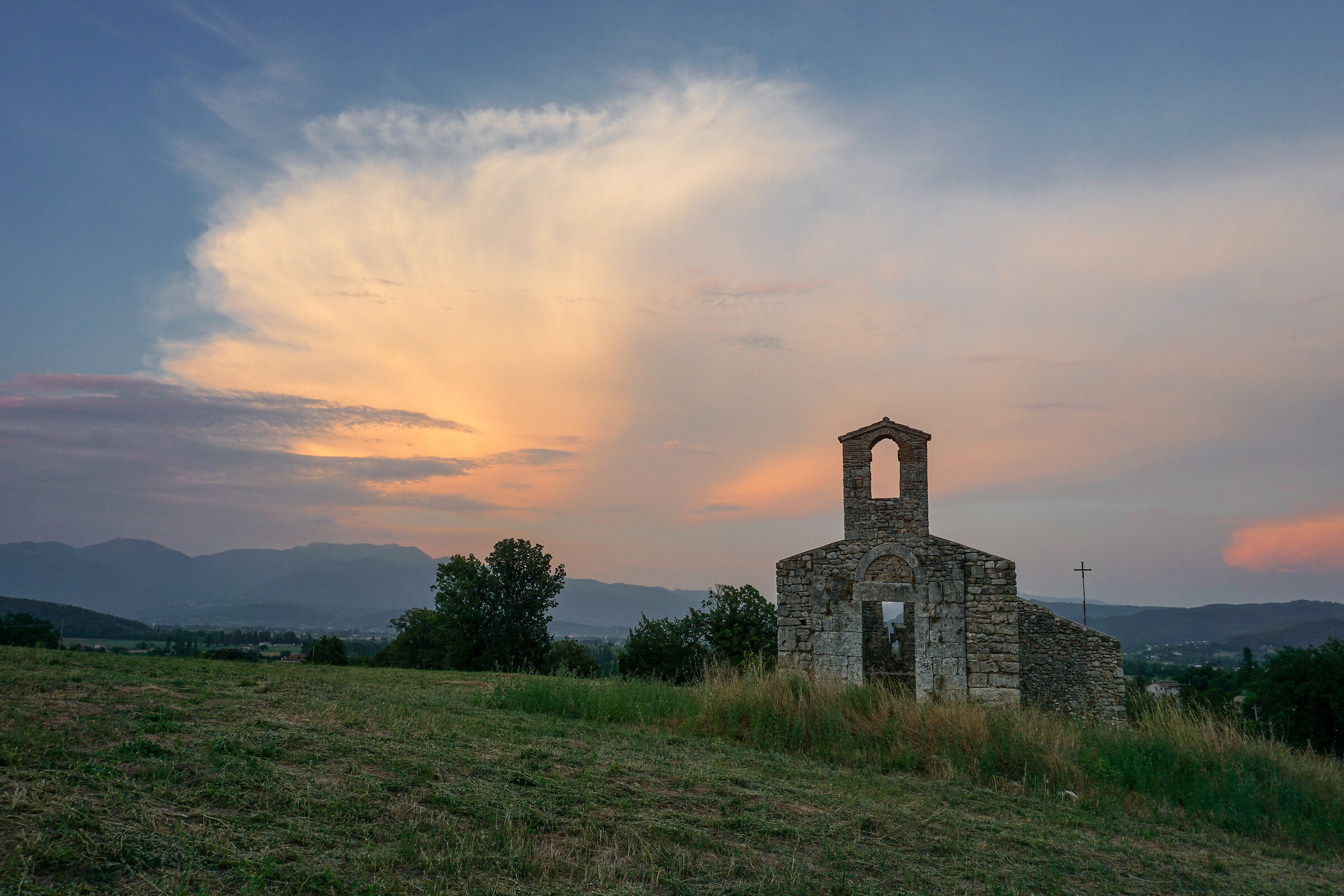 Chiesa di San Lorenzo a Contigliano (ri)