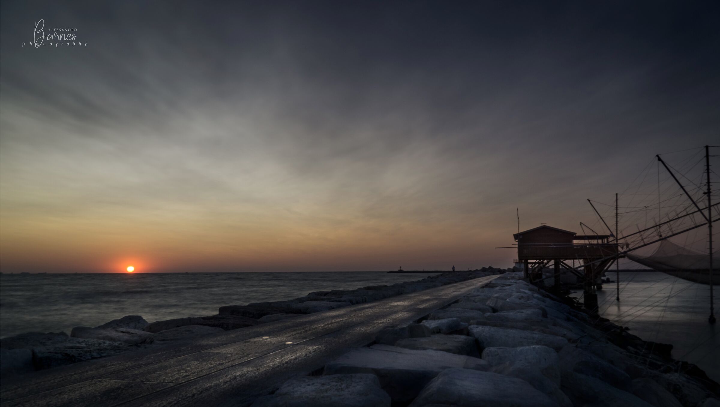 Sunrise in dam - Venice Submarine -